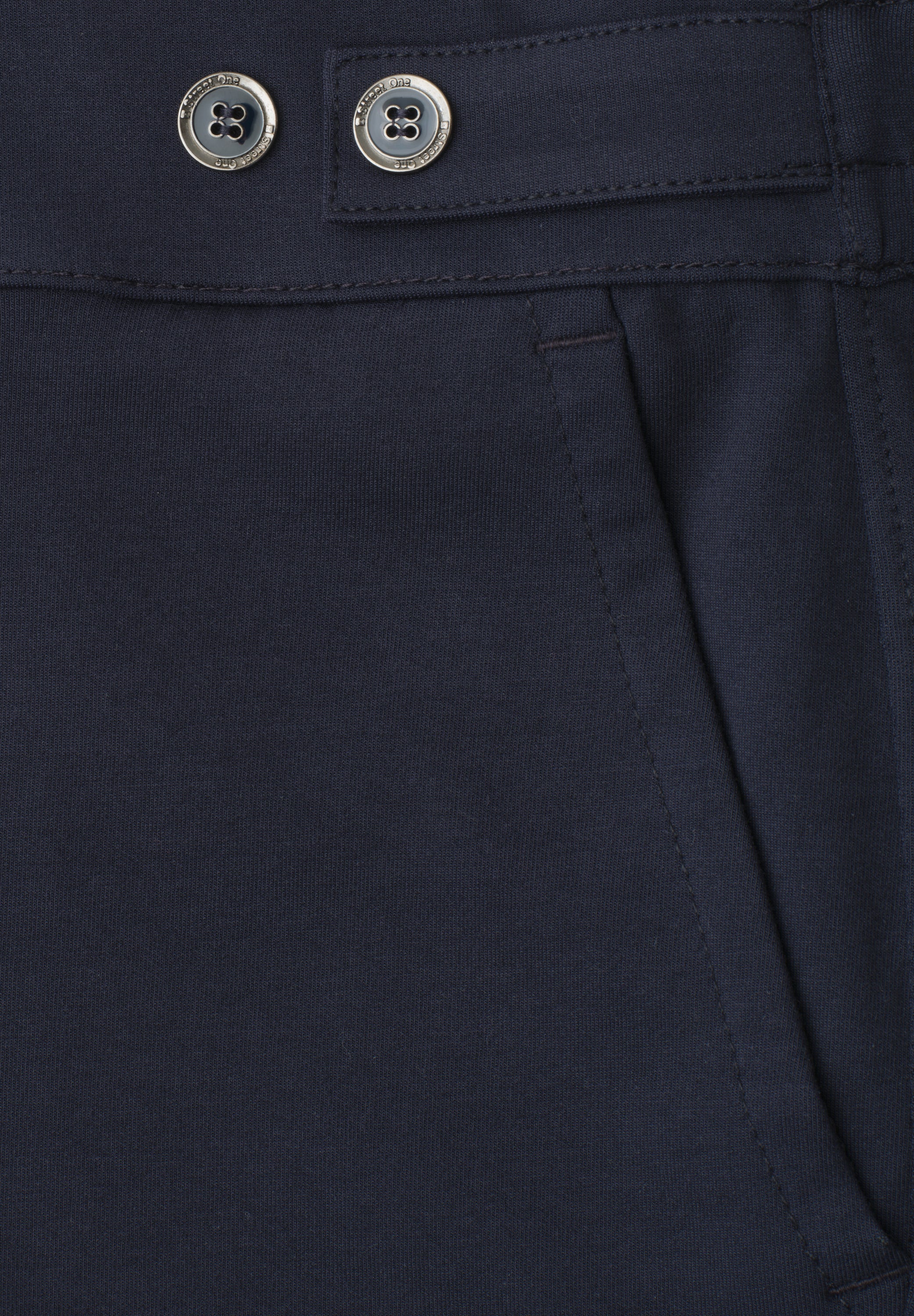 Slim Leg Hose im Loose Fit in Scubaqualität