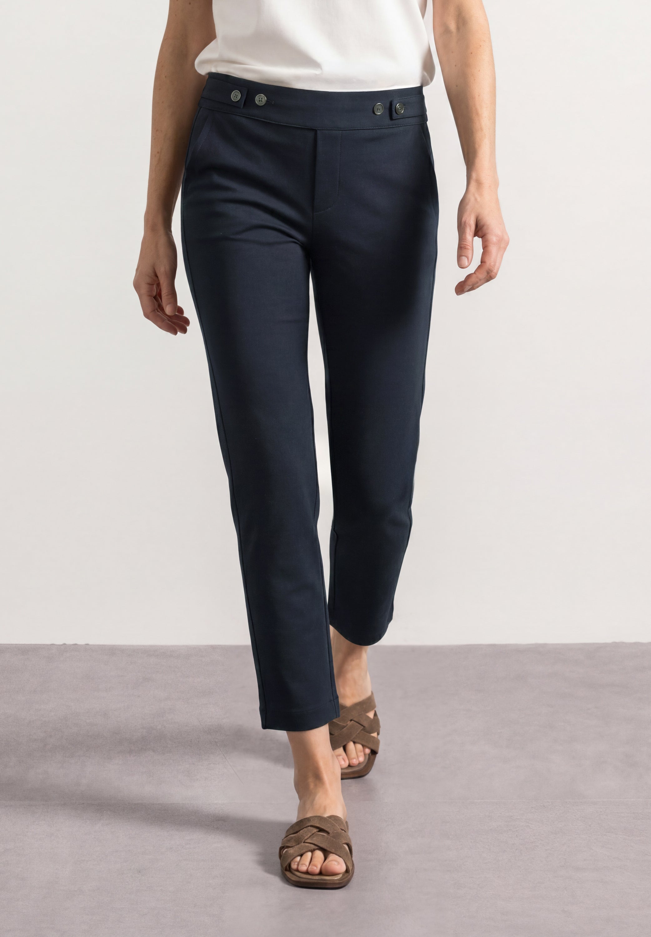 Slim Leg Hose im Loose Fit in Scubaqualität