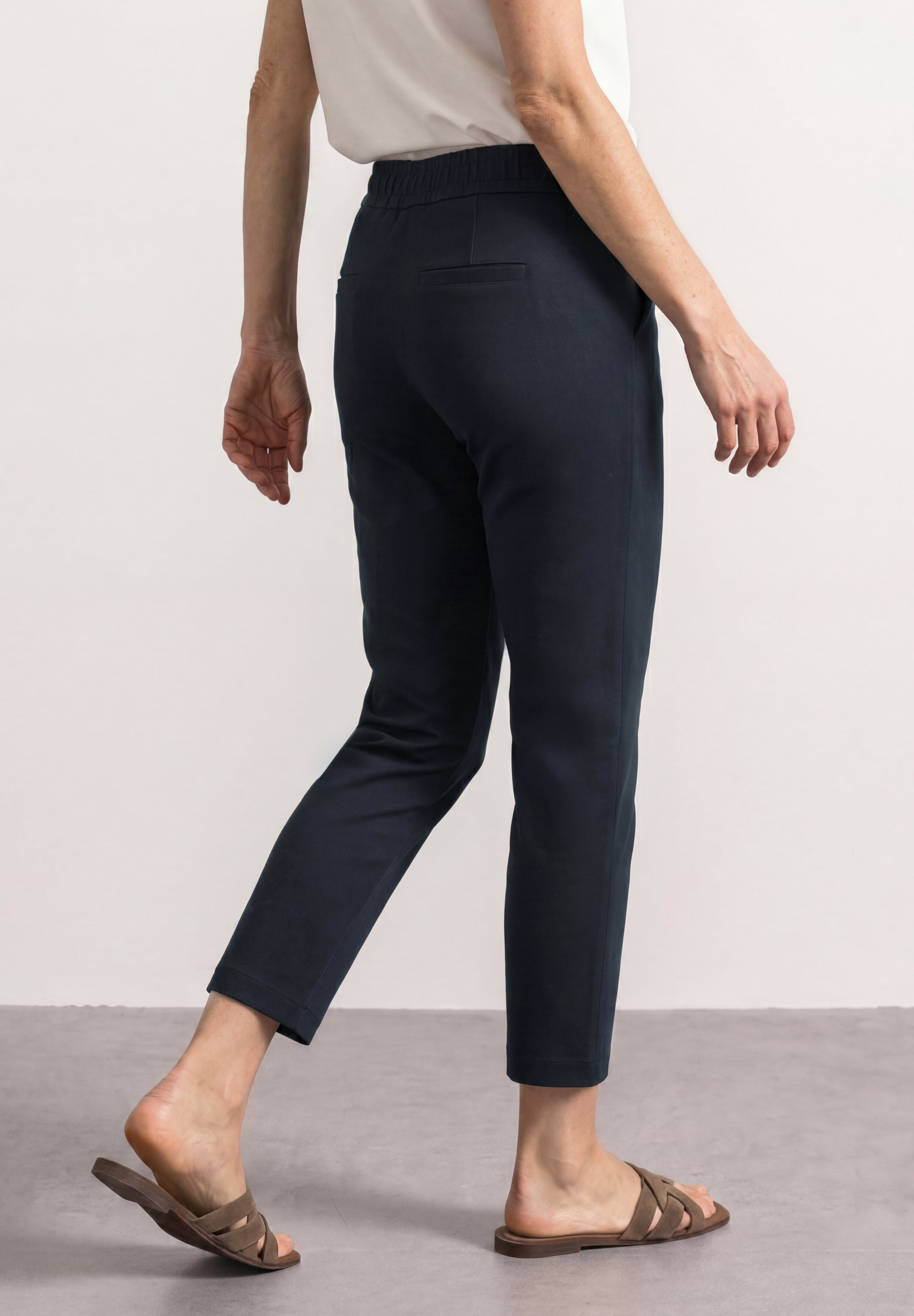 Slim Leg Hose im Loose Fit in Scubaqualität