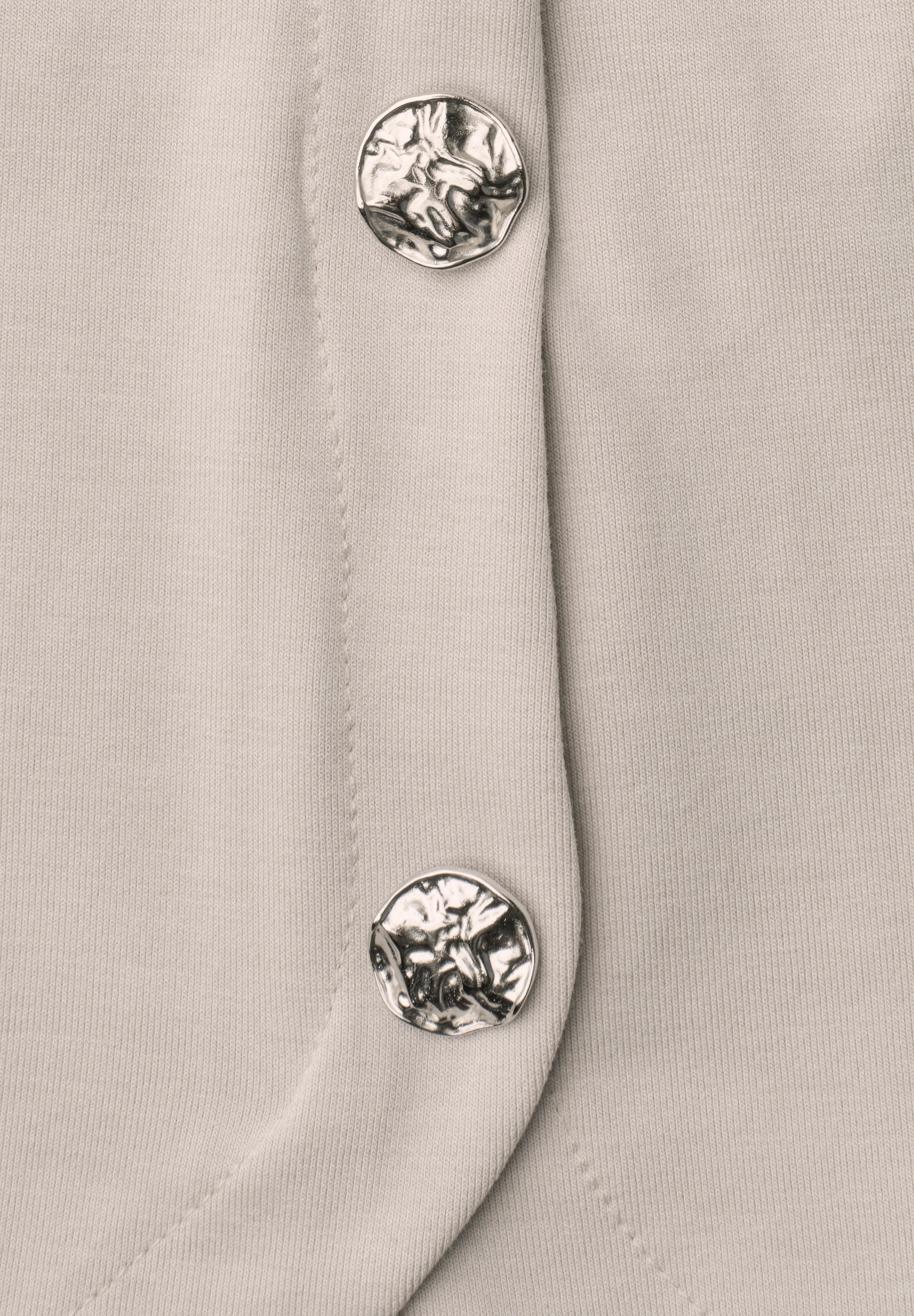 Top mit seitlichen Knopfdetails
