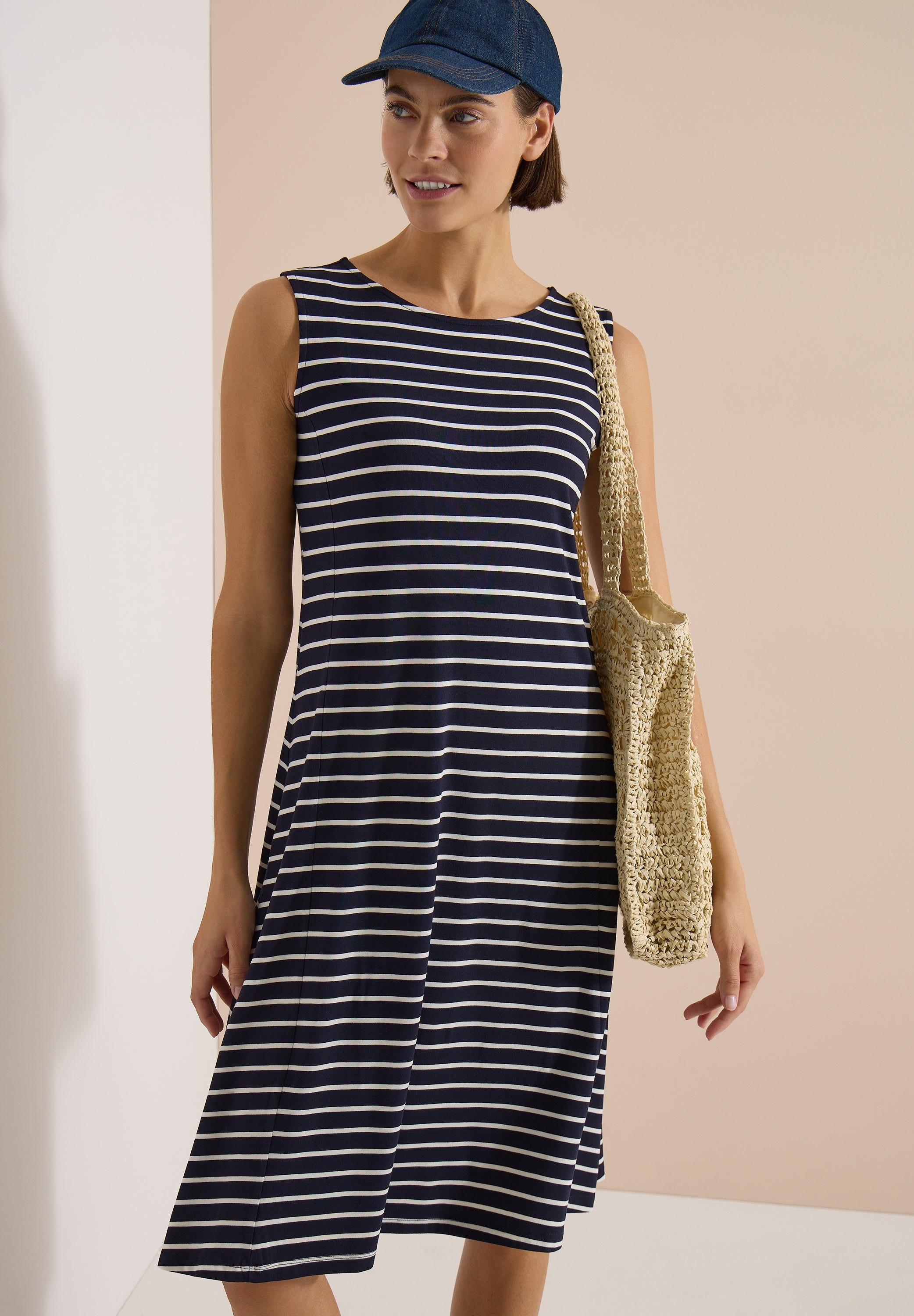 Midikleid mit Rundhals und Streifen