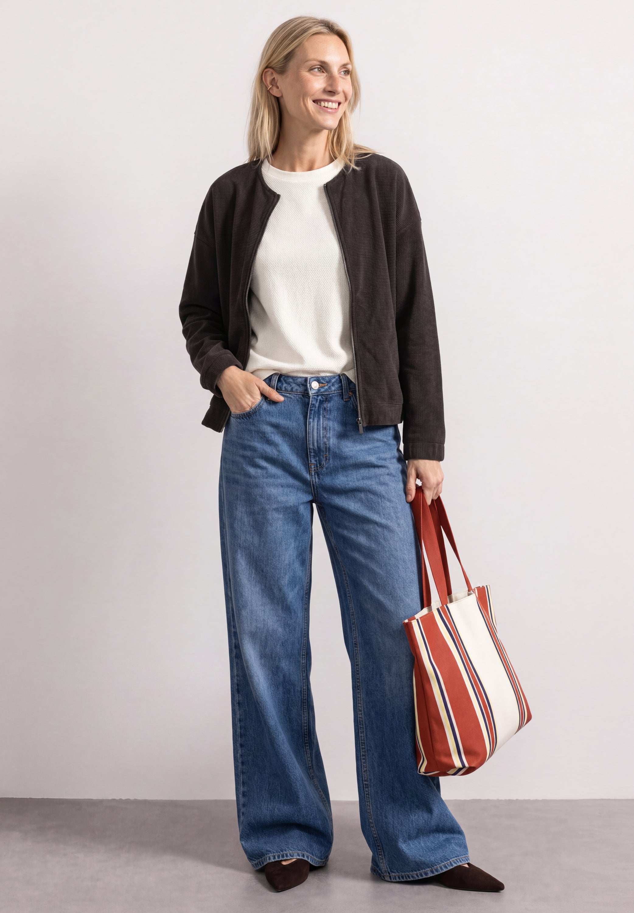 Jacke mit Rundhals in Cord-Optik