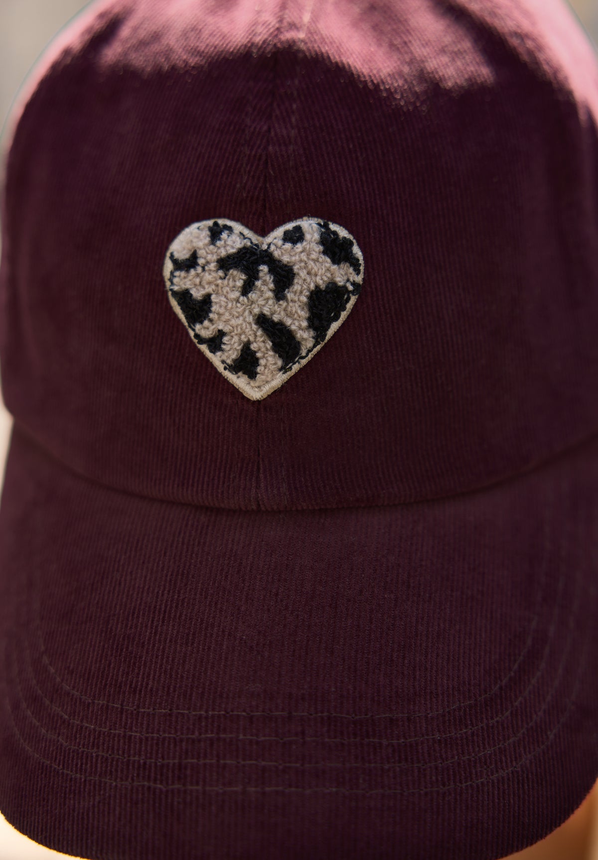 Cap aus Cord mit Herzdetail