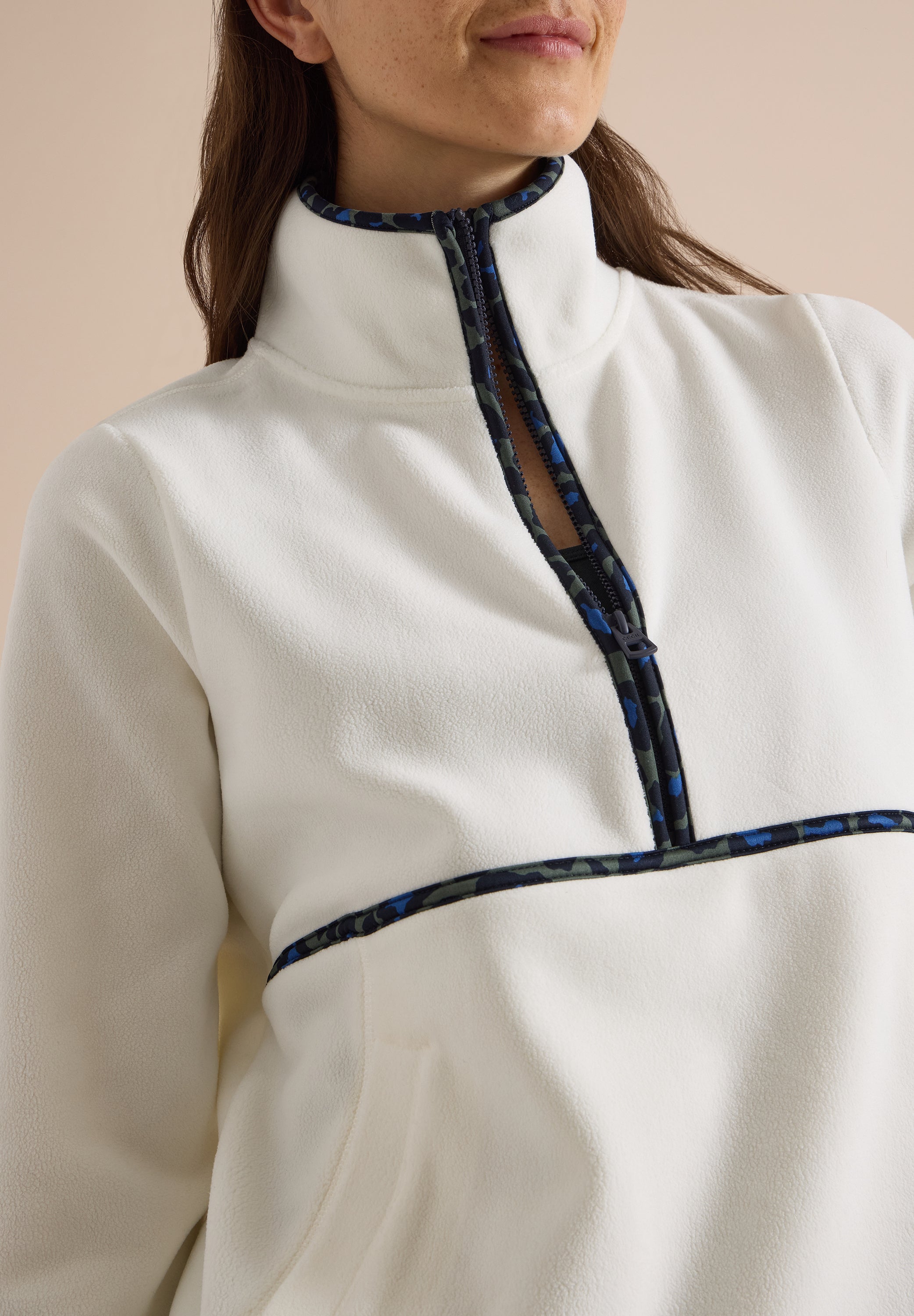 Fleece-Pullover mit Leo-Details