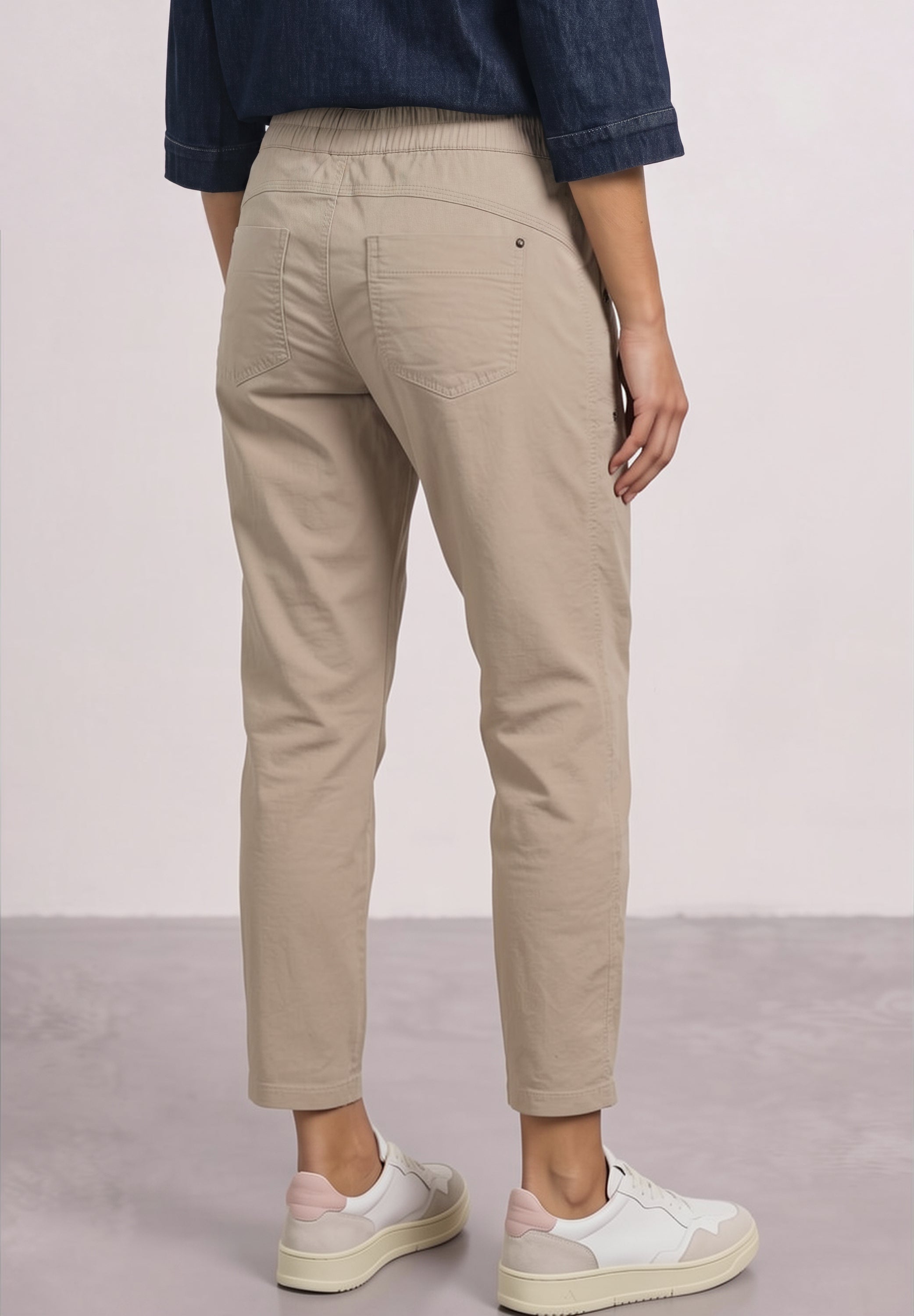Slim Leg Cordhose im Loose Fit
