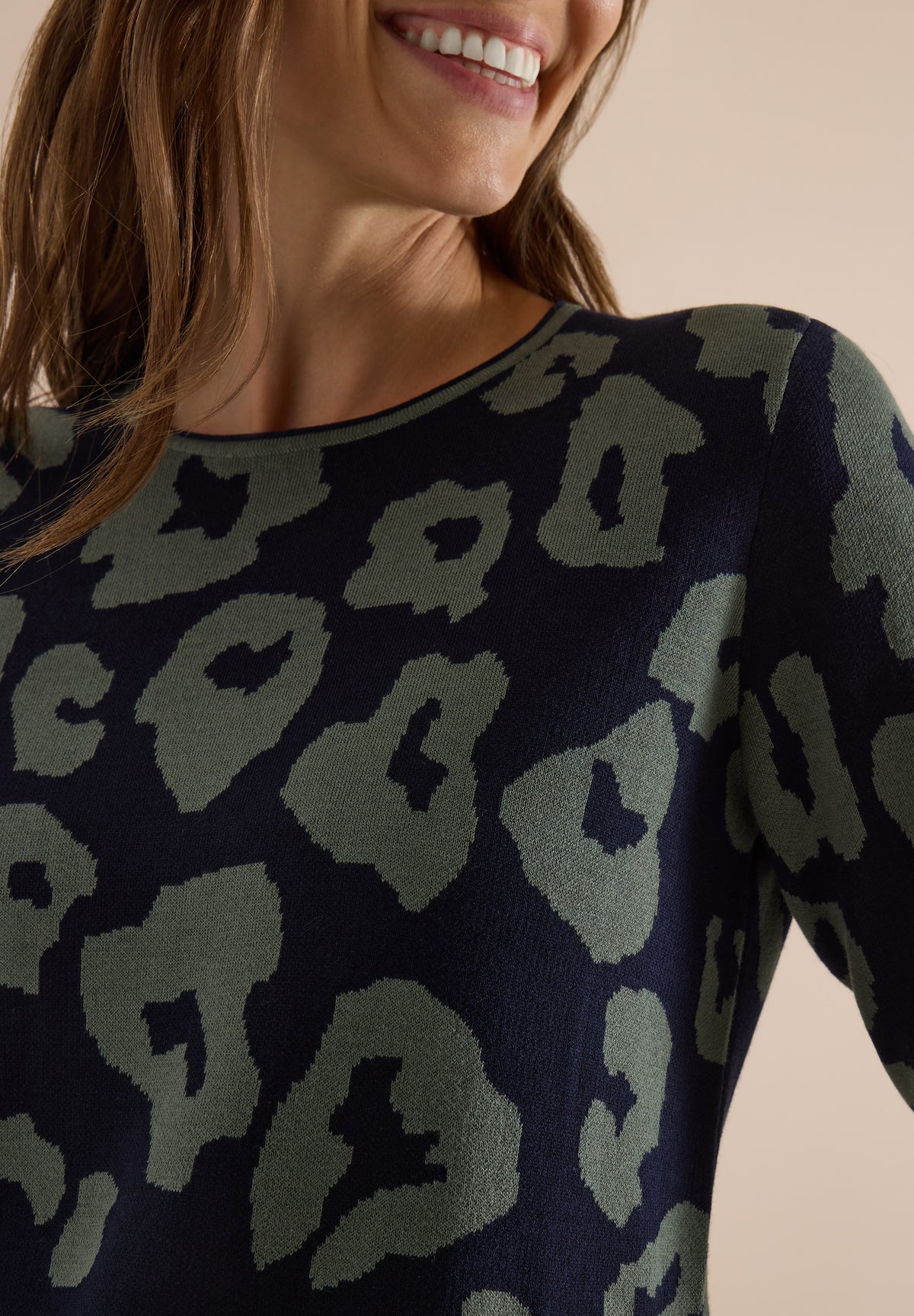 Pullover mit Rundhals und Leo-Muster