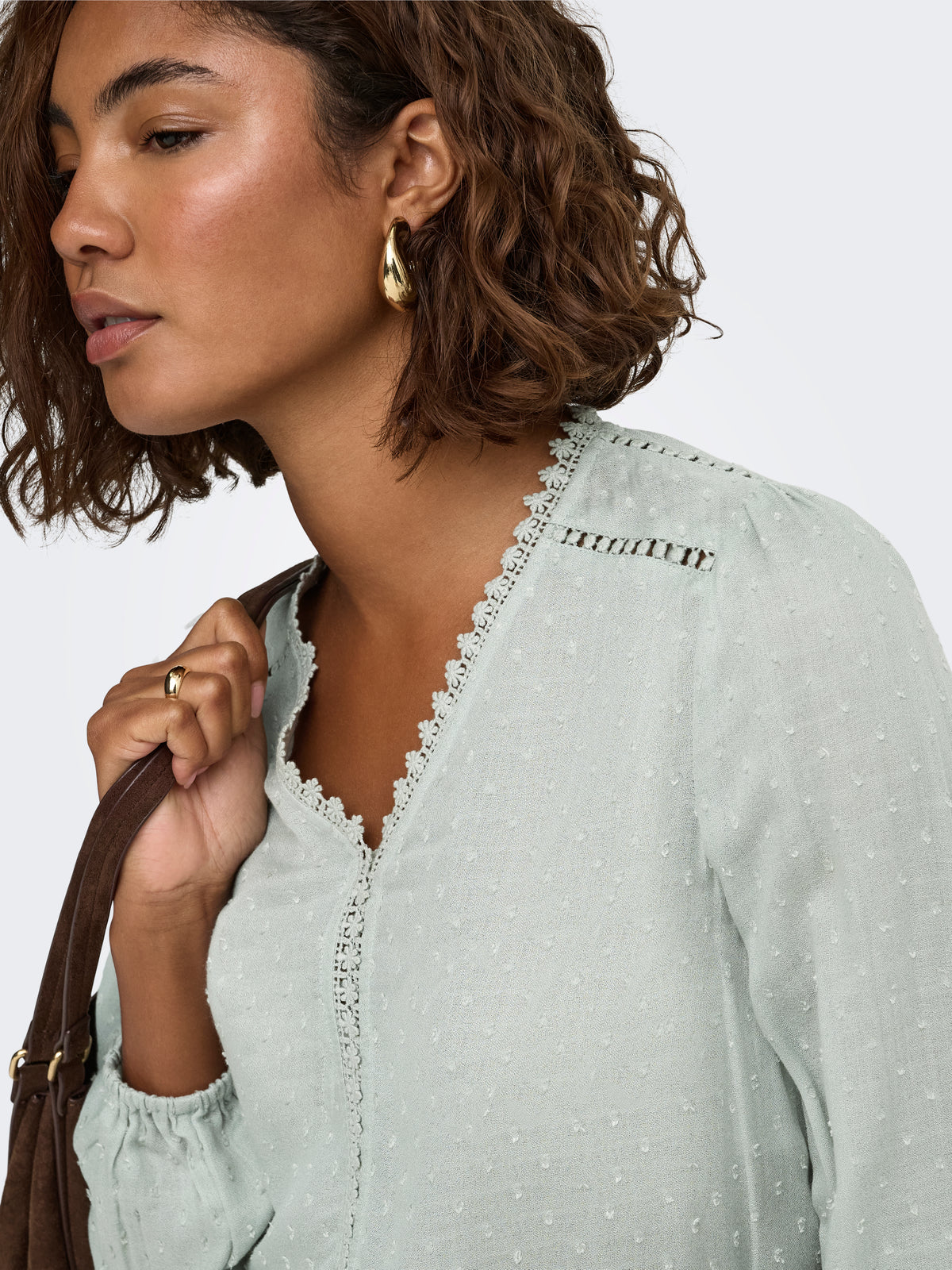 ONLGEZA LS DOBBY V-NECK BLOUSE WVN