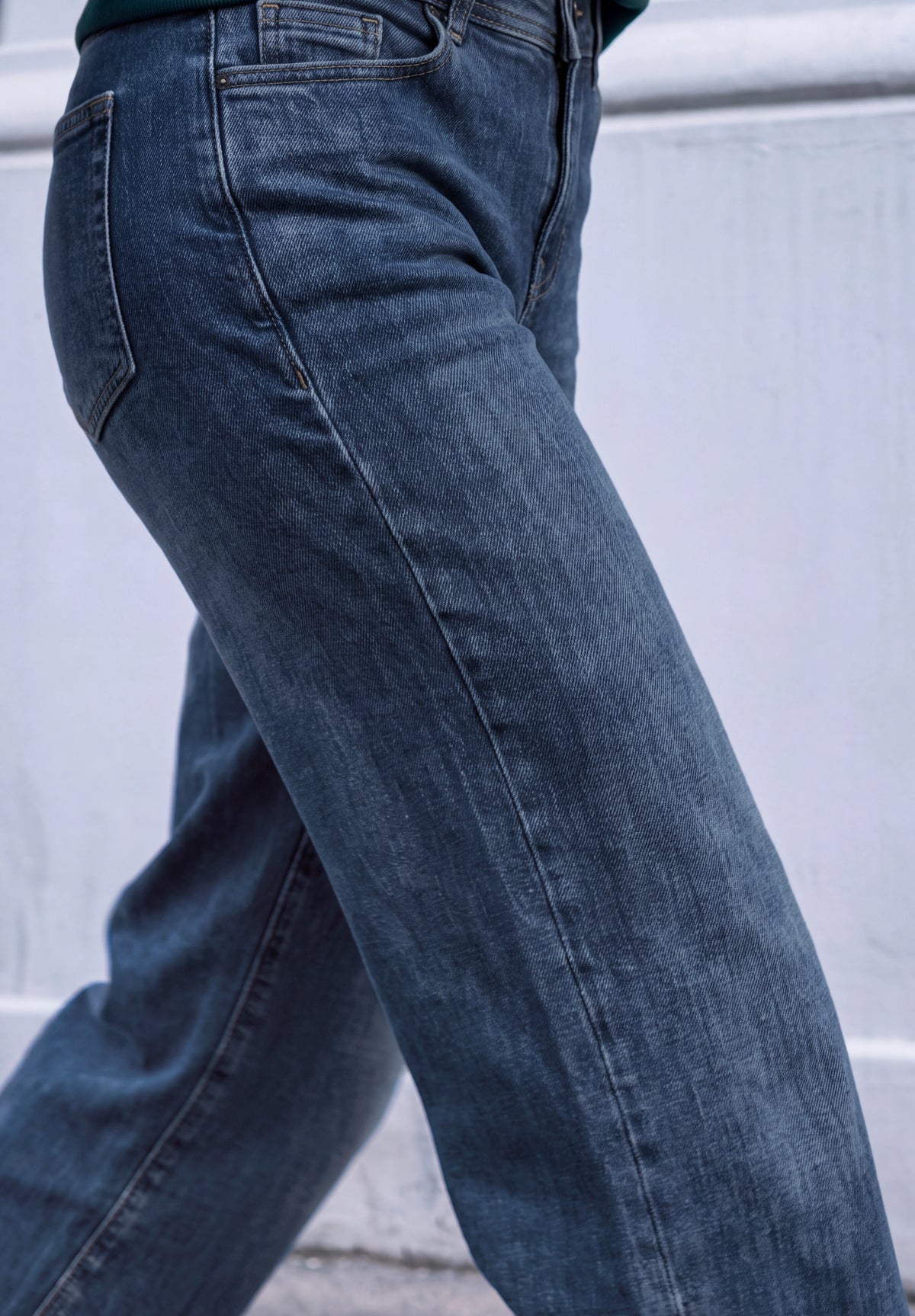 Mid Waist Wide Leg Jeans im Casual Fit