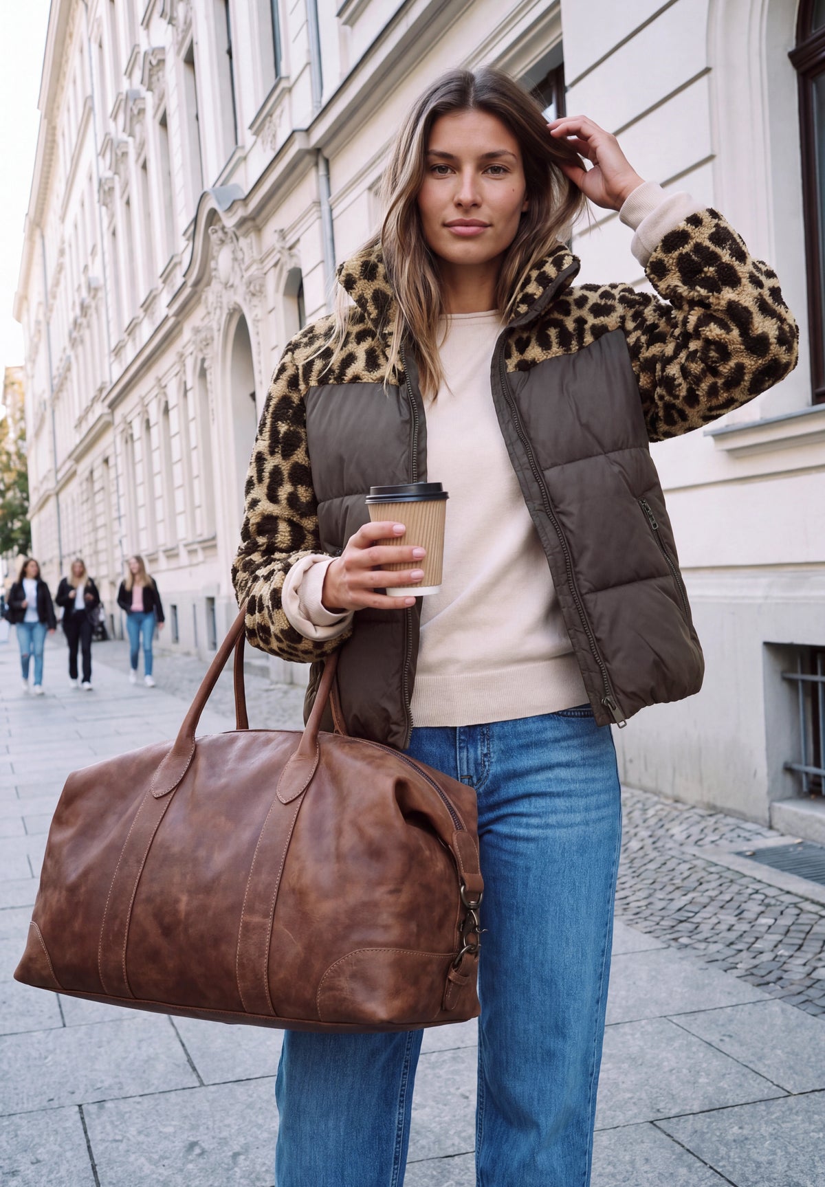 Steppjacke mit Teddy-Details und Leo-Muster