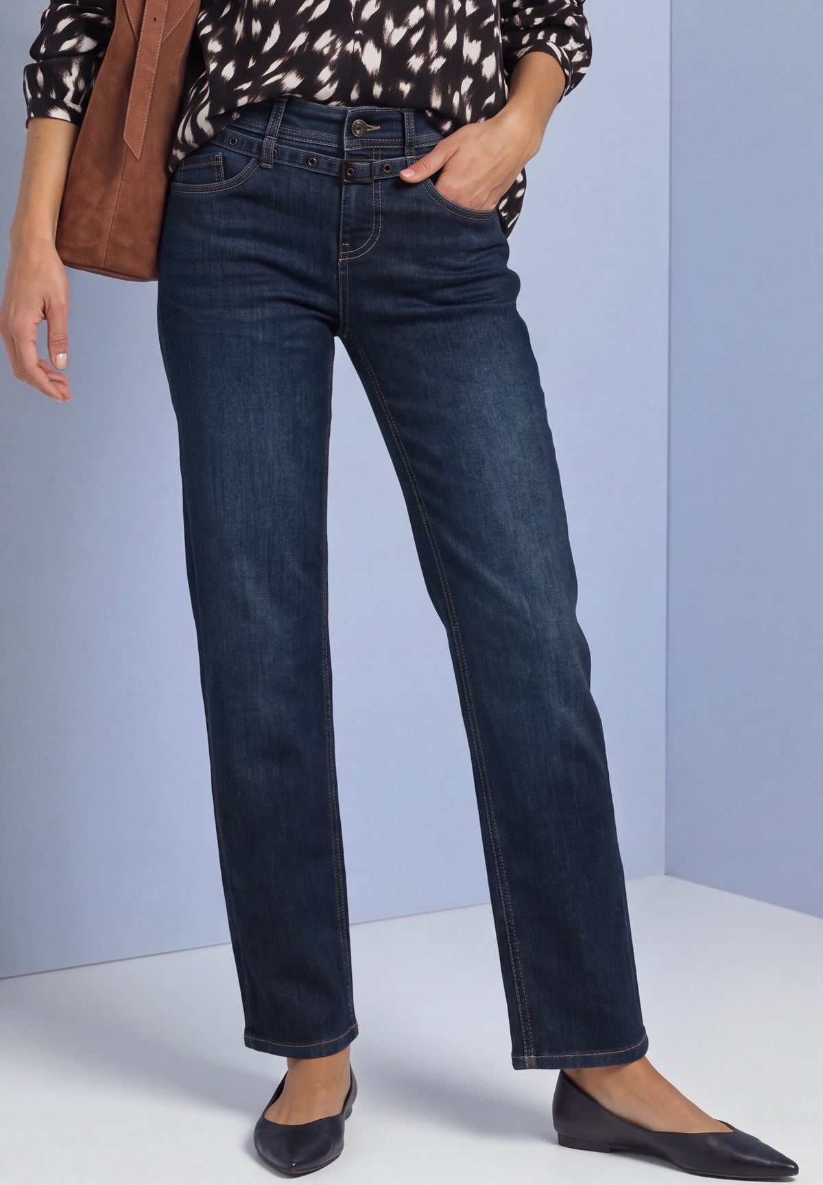 Straight Leg Jeans mit Gürtel