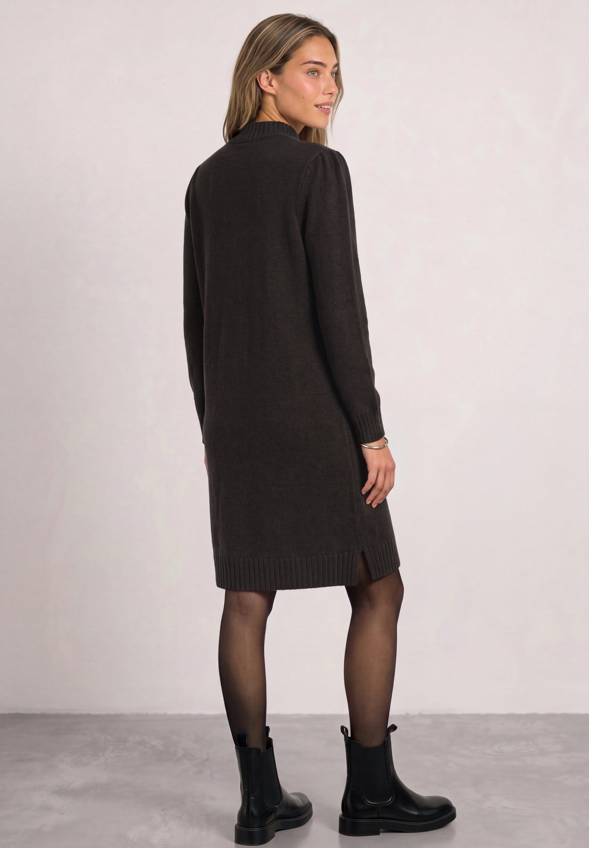 Knielanges Strickkleid mit Turtle Neck