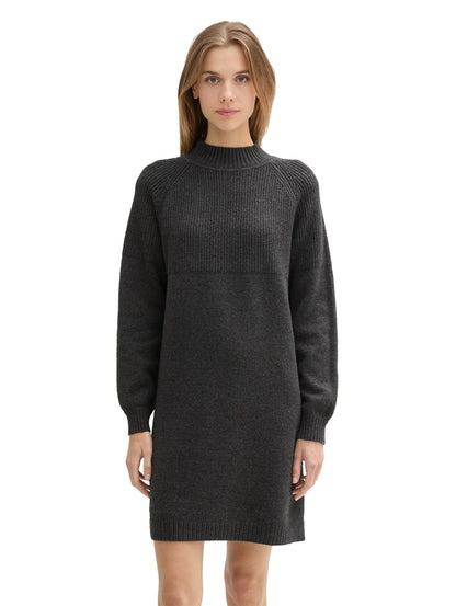 Strickkleid mit Stehkragen