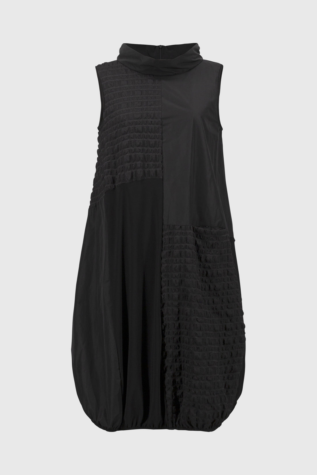 Hüllenkleid ohne Ärmel im Materialmix