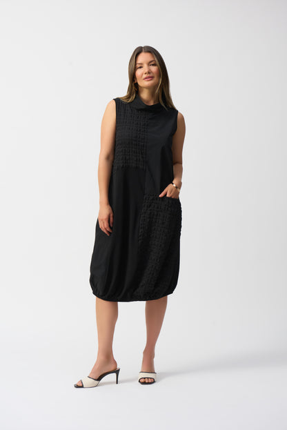 Hüllenkleid ohne Ärmel im Materialmix