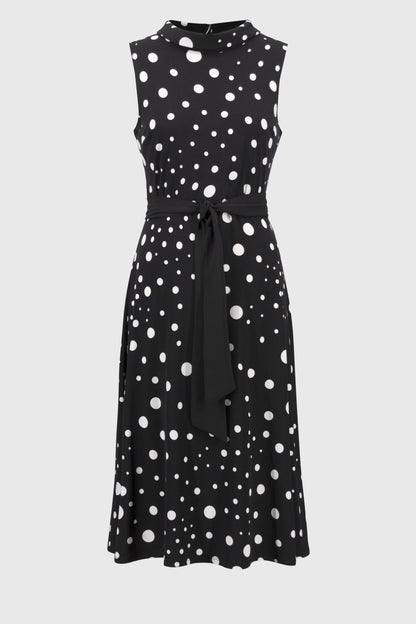 Ausgestelltes Jerseykleid mit Punktemuster