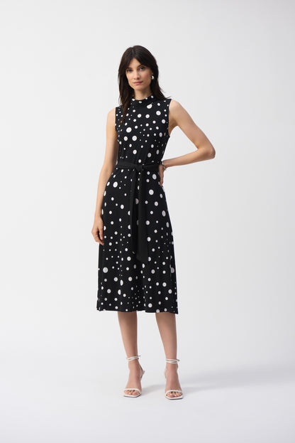 Ausgestelltes Jerseykleid mit Punktemuster
