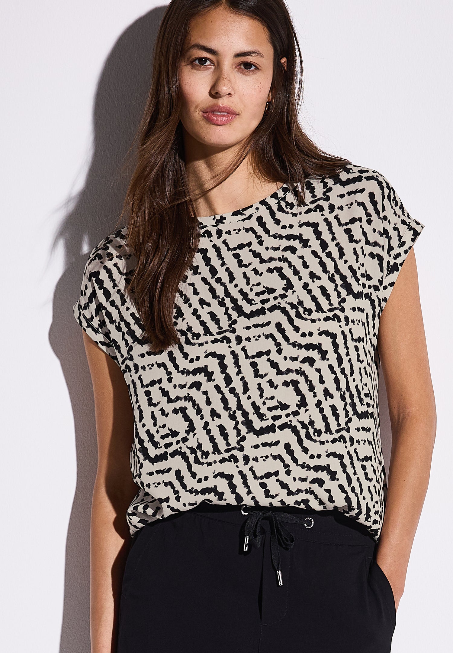 Street One Damenbluse mit grafischem Muster und femininer Silhouette