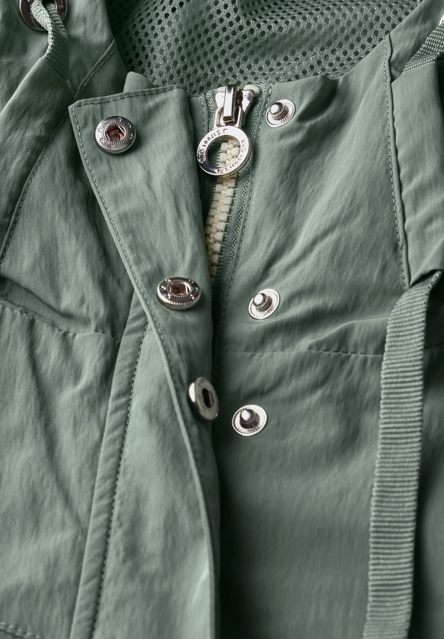 Moderner Windbreaker