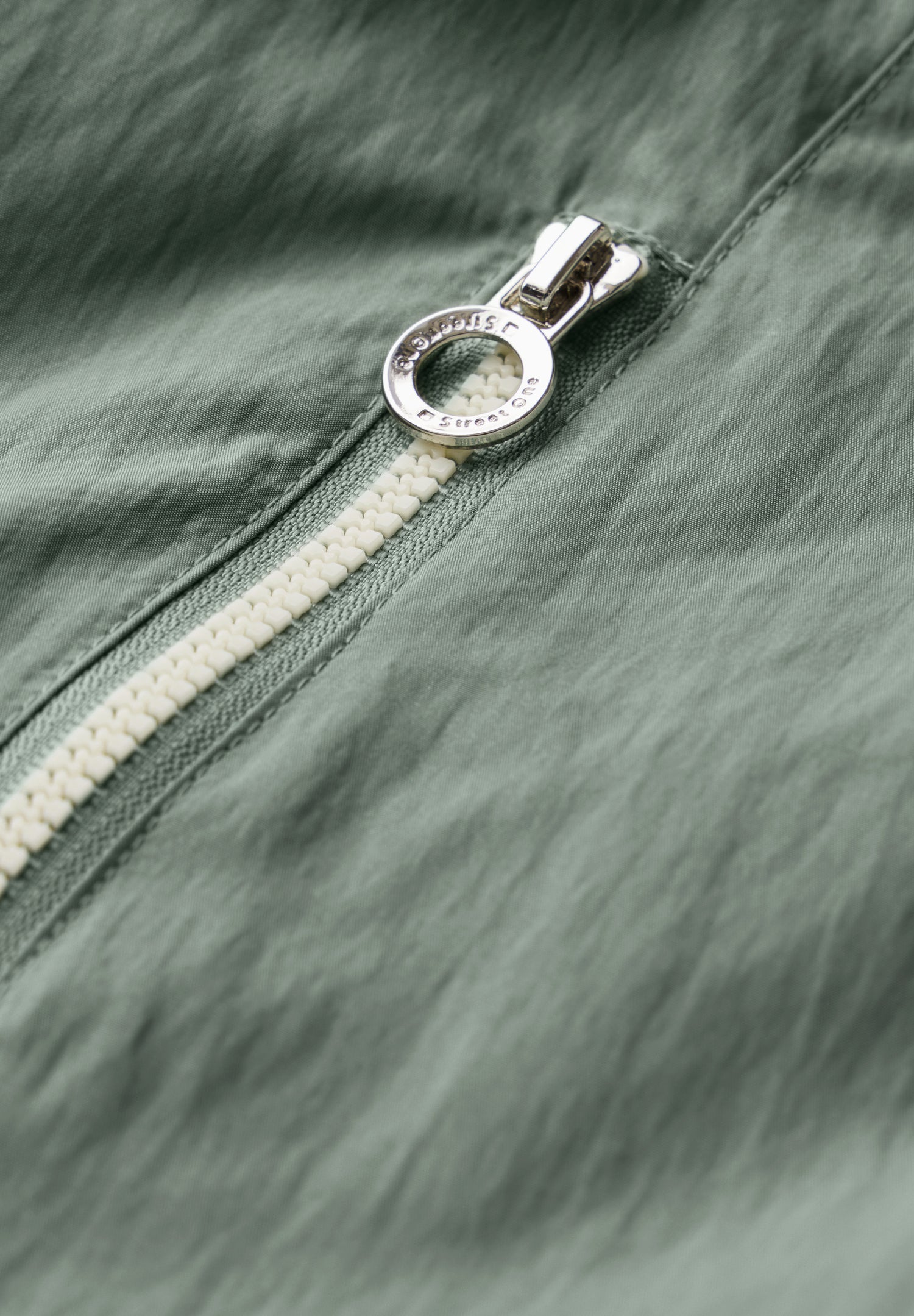 Moderner Windbreaker