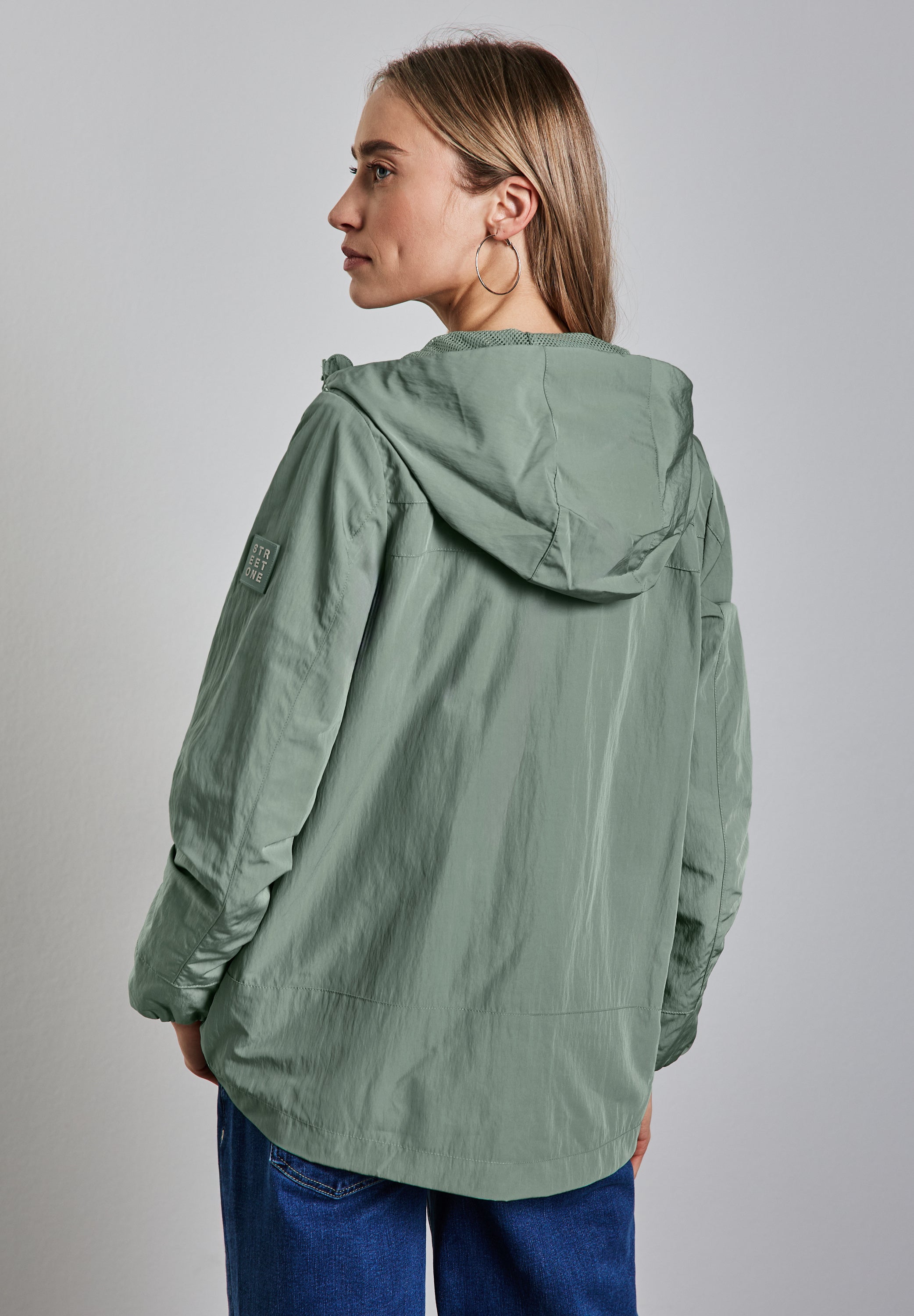 Moderner Windbreaker