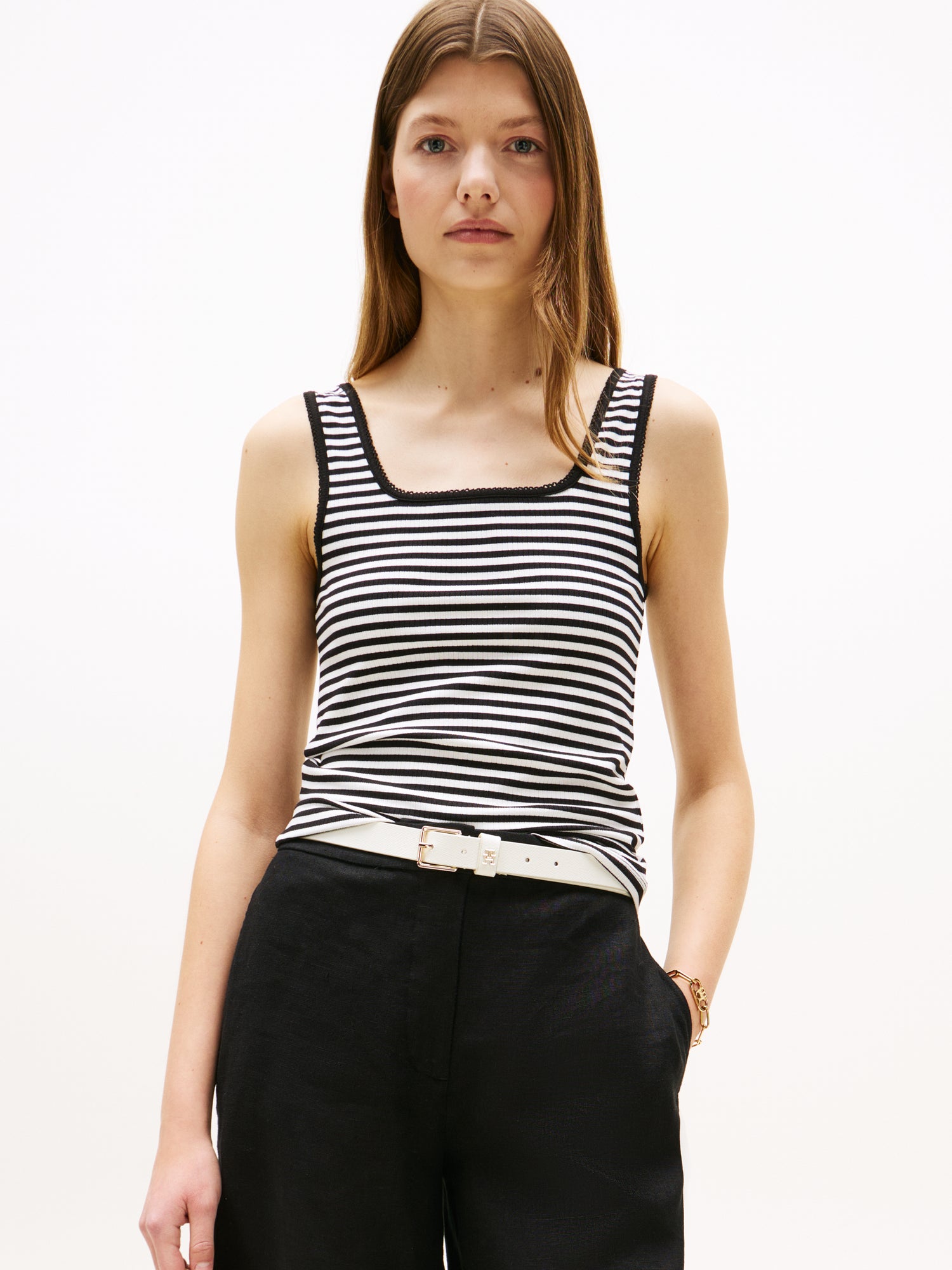 TheUR 5X2 RIB SLIM SQUARE-NK TANK Damen Schwarz XS