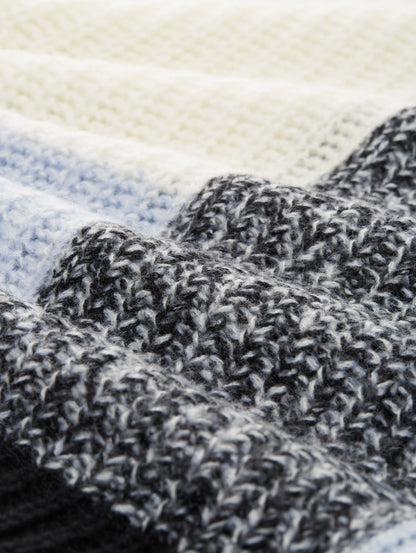 Moderner Wollpullover Damen Rollkragen kurzem Seitenschlitzen