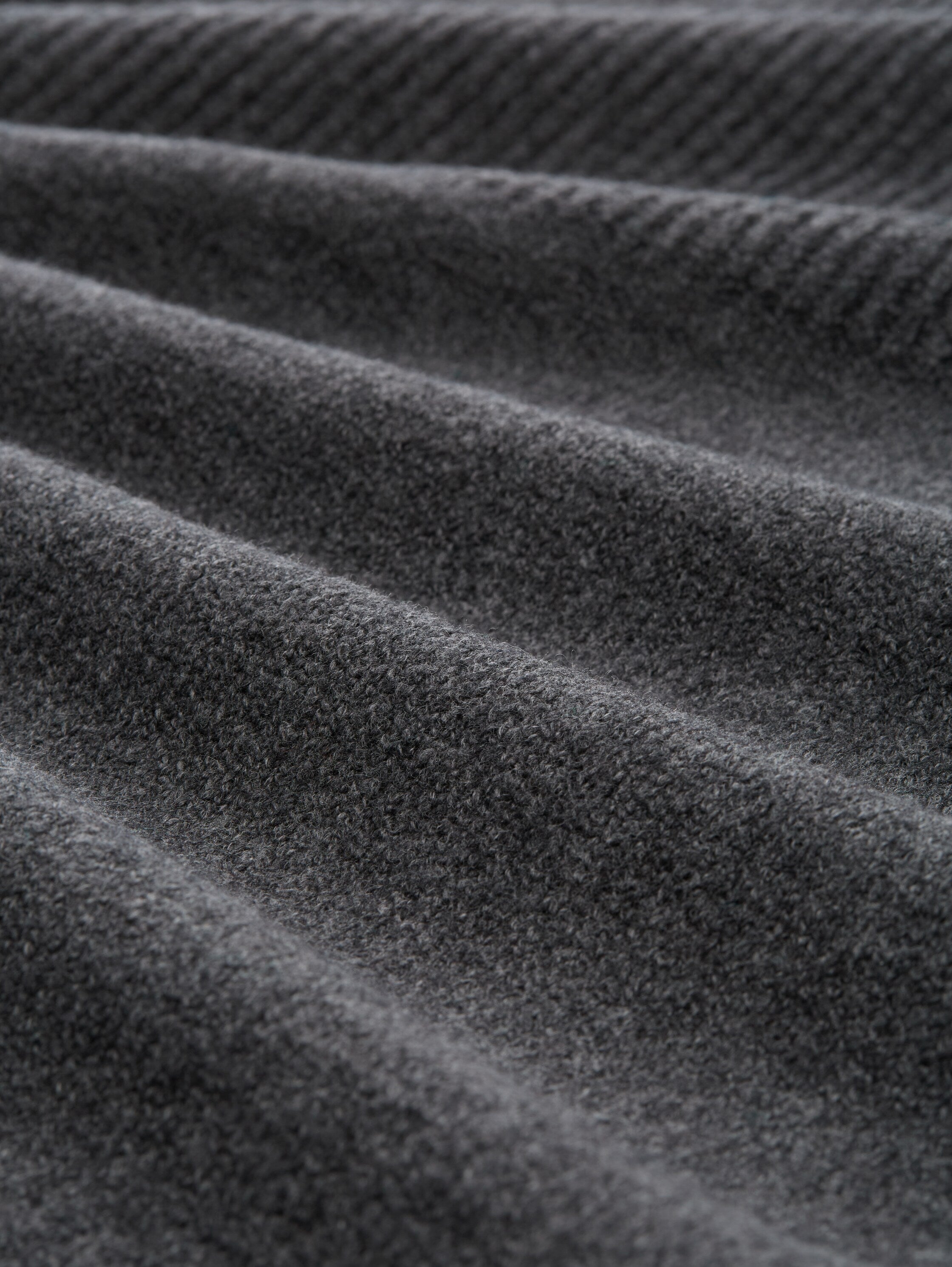 Strickkleid mit Stehkragen