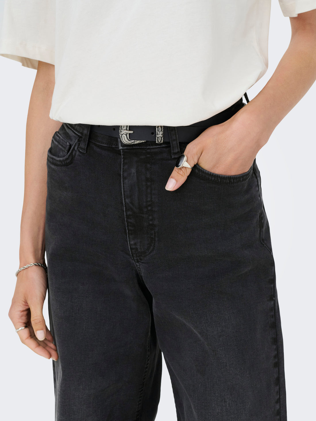 JDYFELINA-FINA HW WIDE BLK JEANSDNM NOOS