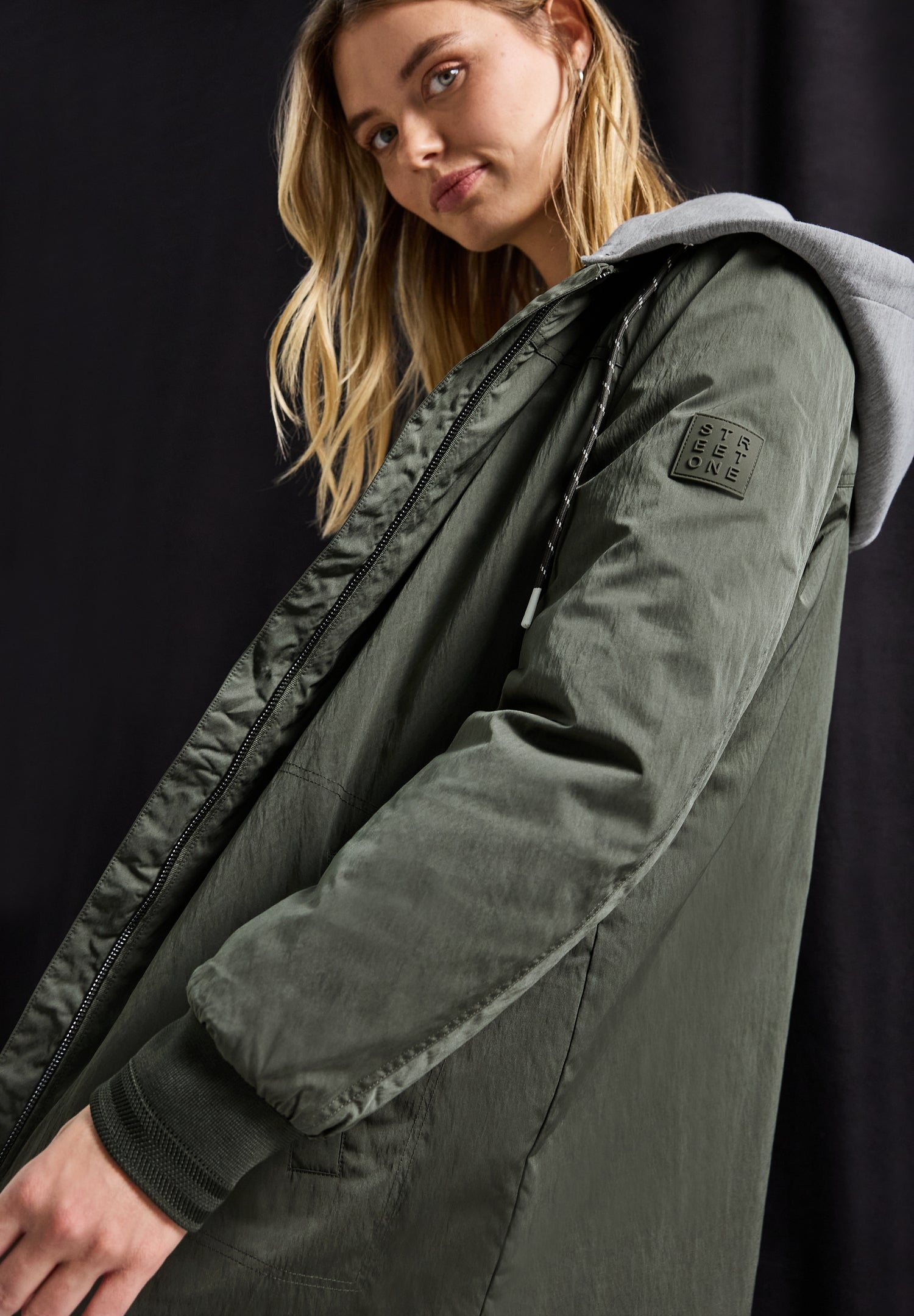 Langer Blouson mit Kapuze