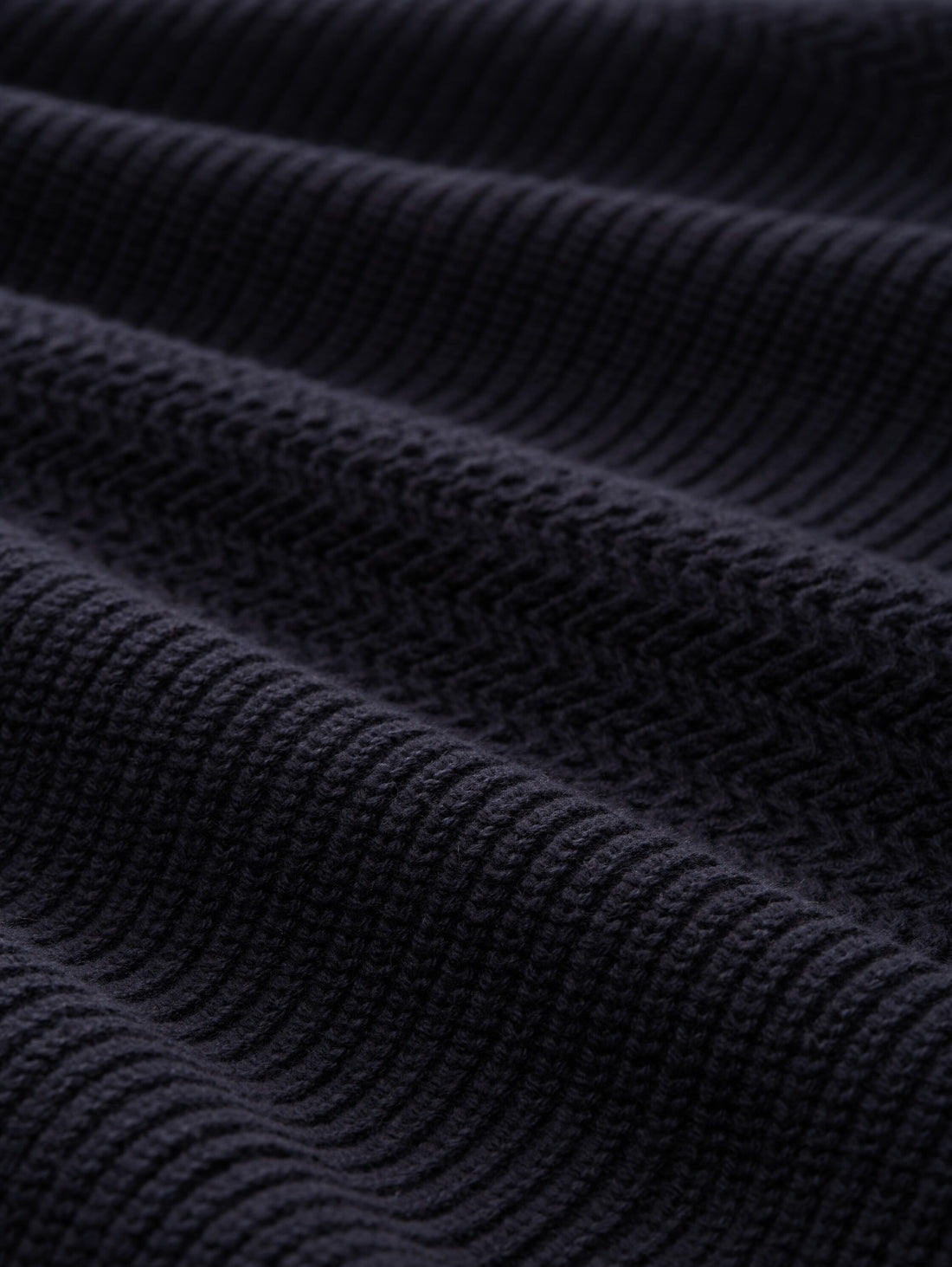 Strickpullover im Strukturmix