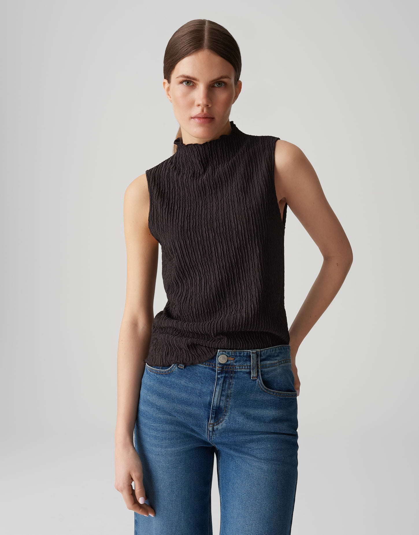 OPUS Damen Ärmelloses Crinkle Jersey Top Stehkragen