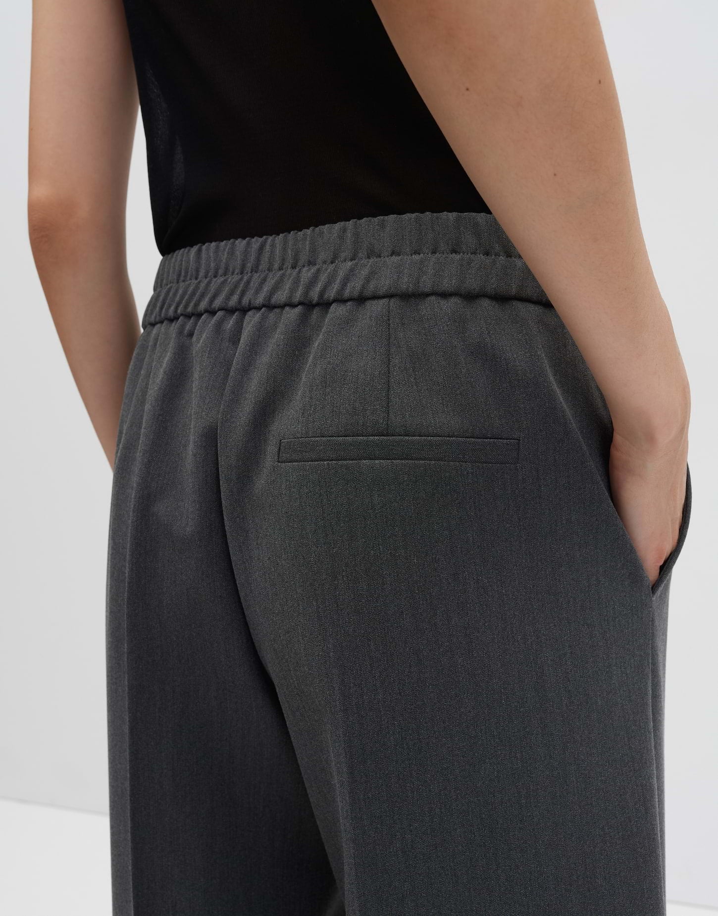 Webware Damen Hose mit ovalem Beinverlauf und Bügelfalten