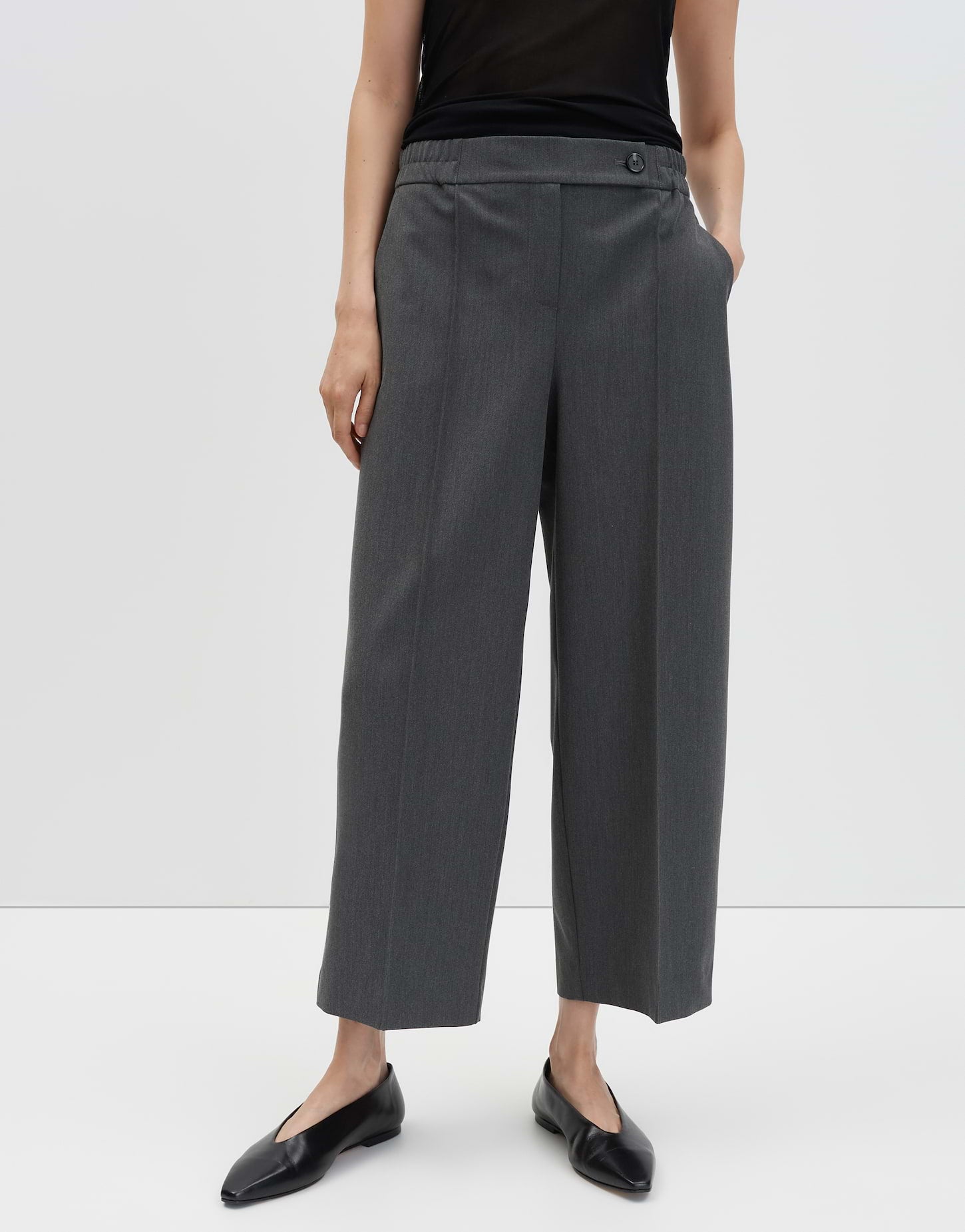 Webware Damen Hose mit ovalem Beinverlauf und Bügelfalten