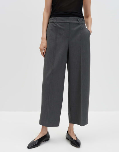 Webware Damen Hose mit ovalem Beinverlauf und Bügelfalten
