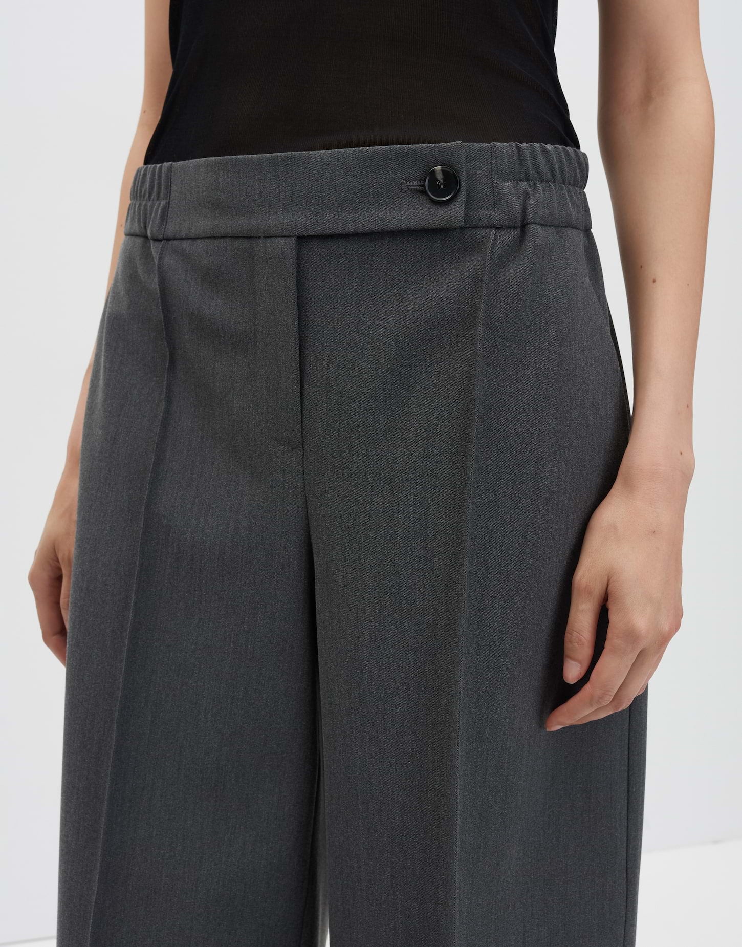 Webware Damen Hose mit ovalem Beinverlauf und Bügelfalten