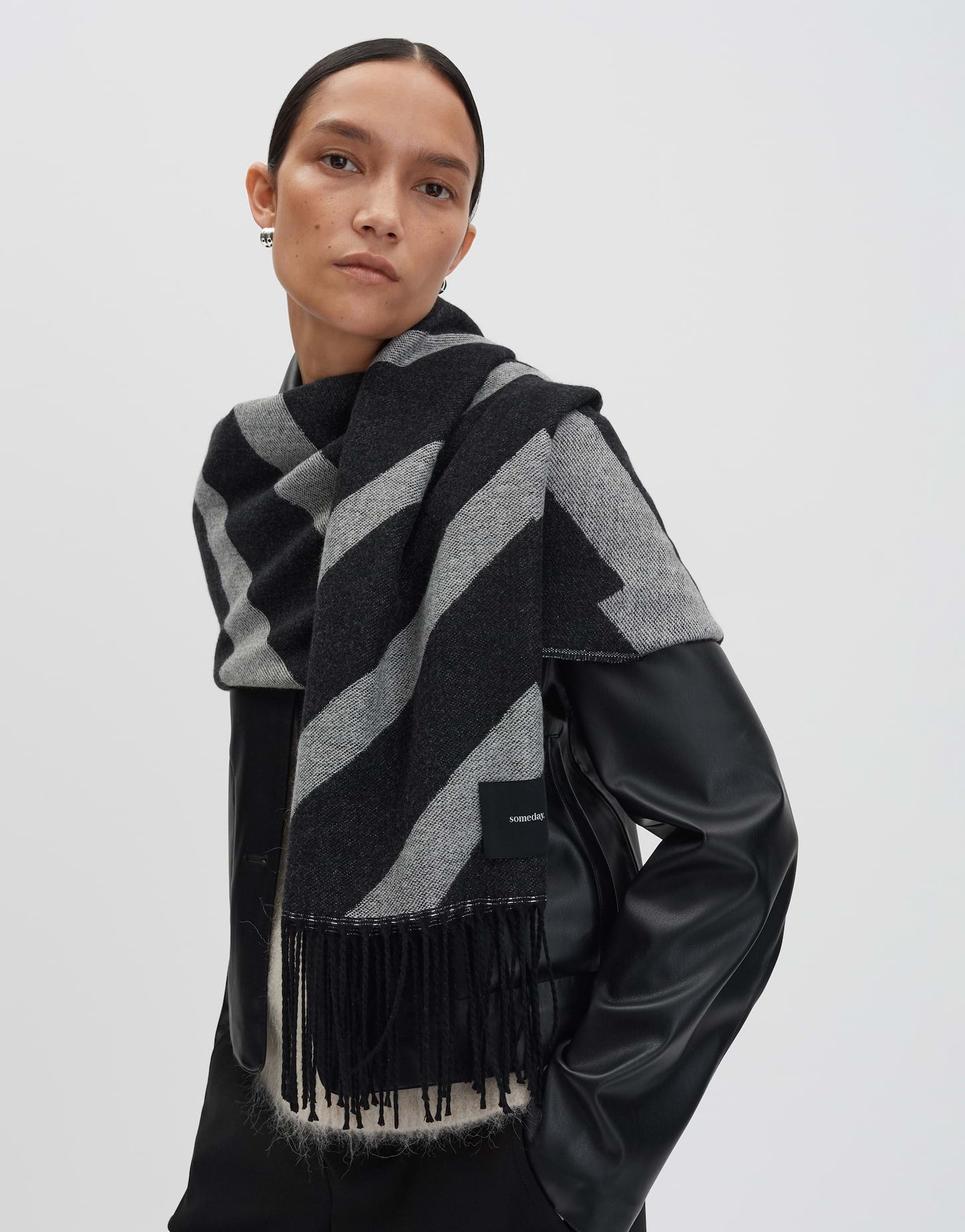 Someday Damen Schal Fransen Two-tone Muster 190 cm x 67 cm