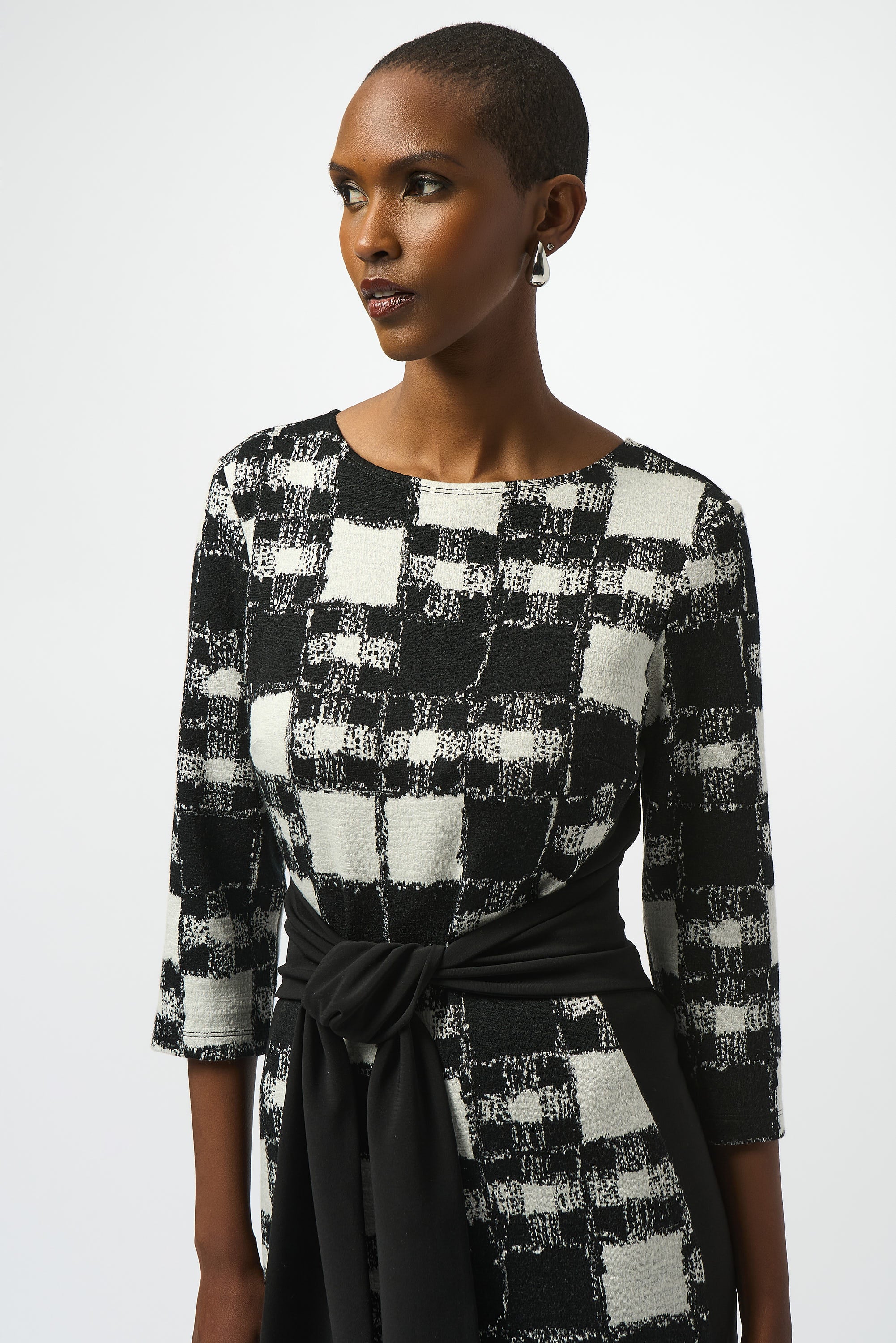 Etuikleid aus Jacquard-Strick mit Karomuster