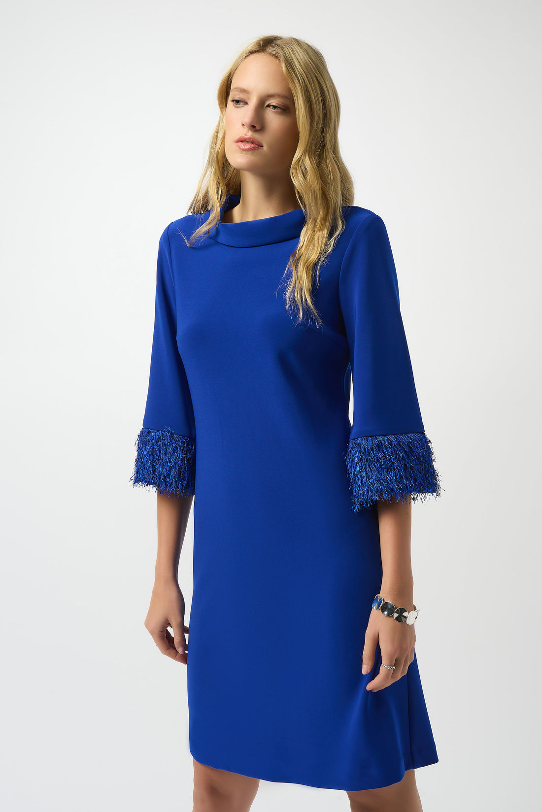 Kleid in A-Linie aus feinem Jersey und neuartigem Stoff