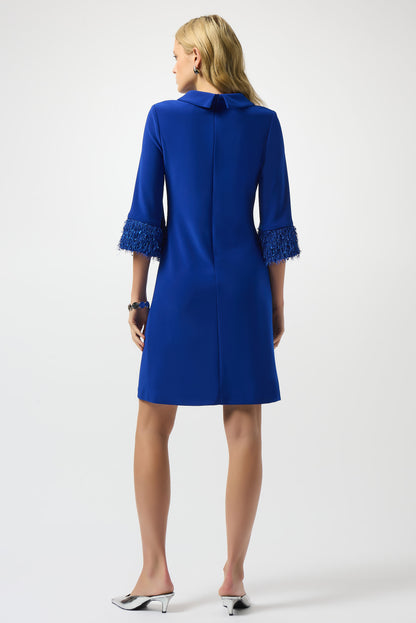 Kleid in A-Linie aus feinem Jersey und neuartigem Stoff