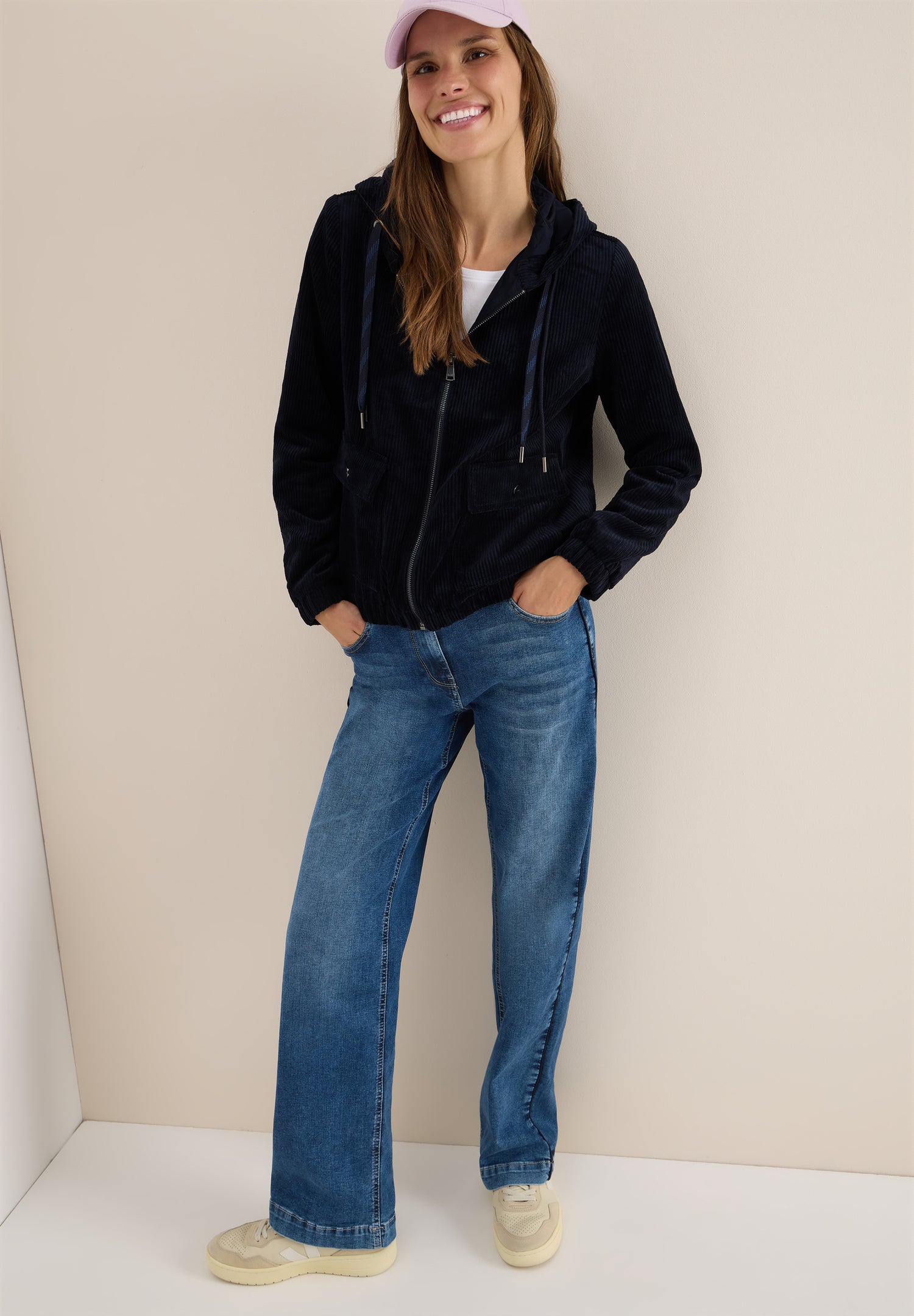 Cordjacke mit Kapuze