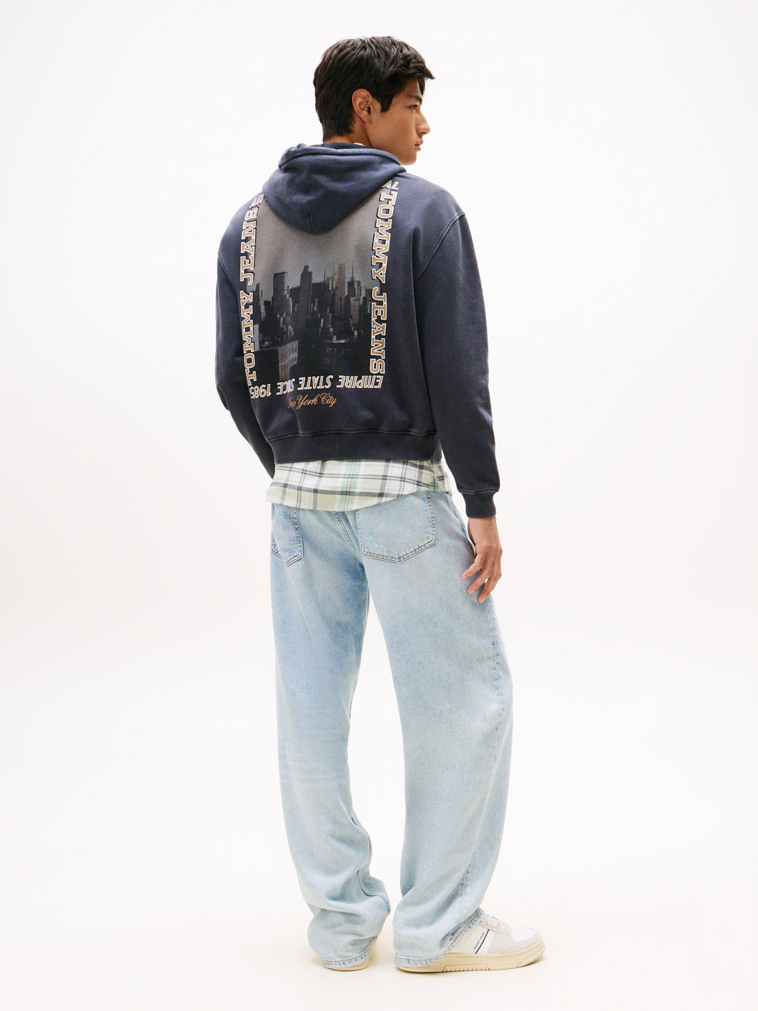 TJM 90S WSHD PHOTO CITY HOOD EXT