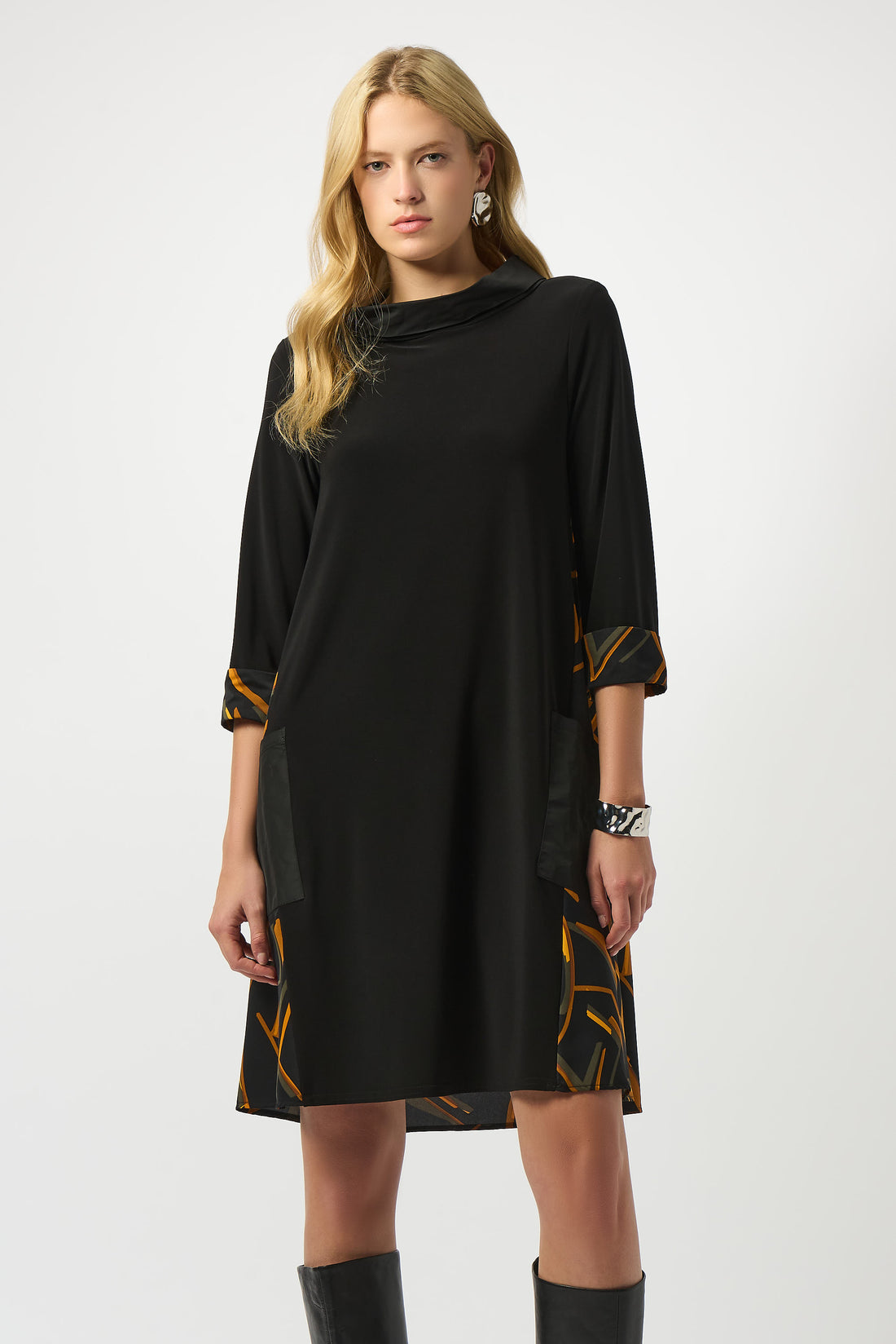 Recyceltes gewebtes Kleid aus feinem Jersey mit abstraktem Print