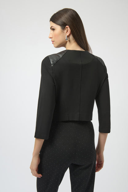 Figurbetonte Jacke aus schwerem Strick und Kunstleder
