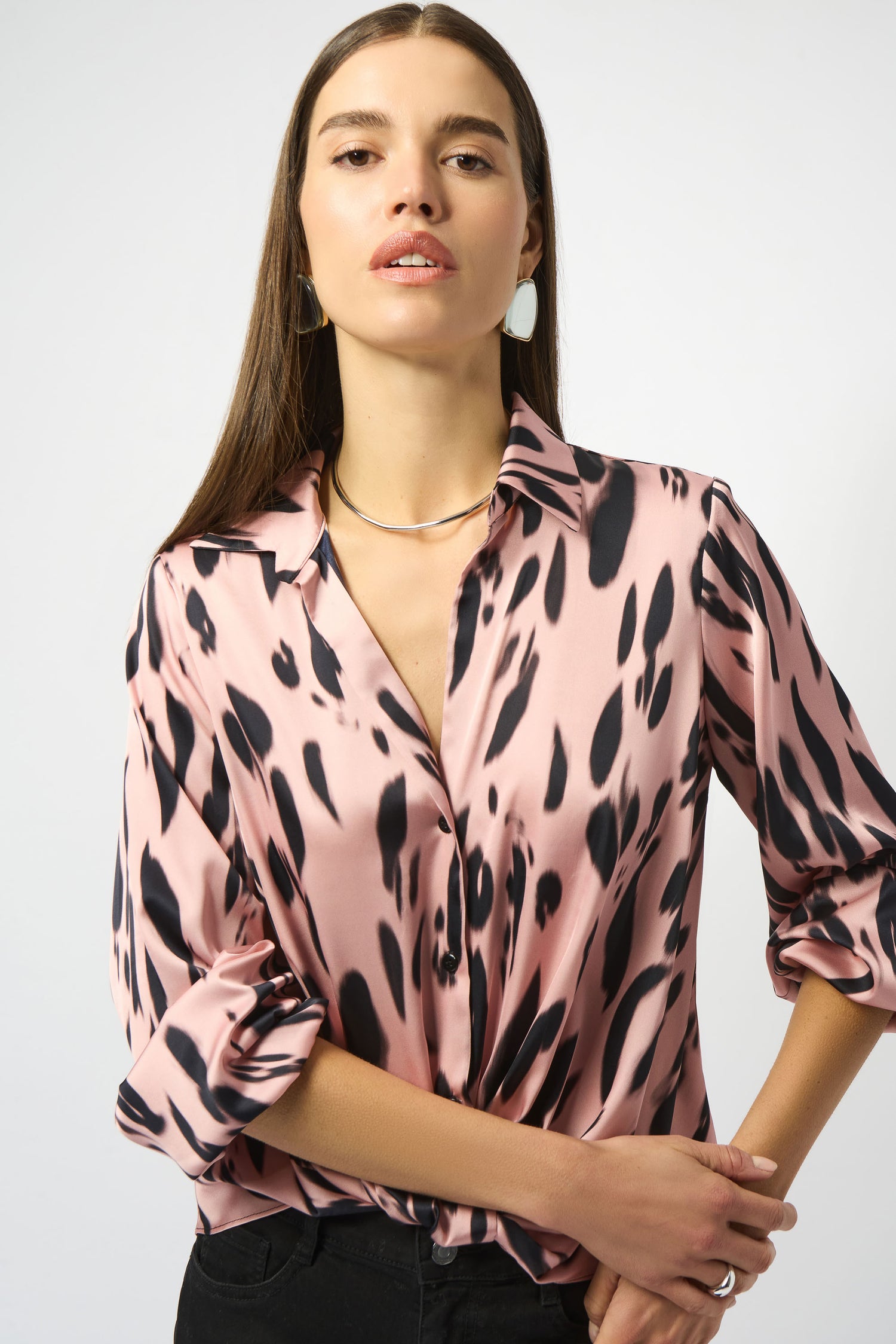 Shirt aus recyceltem Satin mit Tierdruck