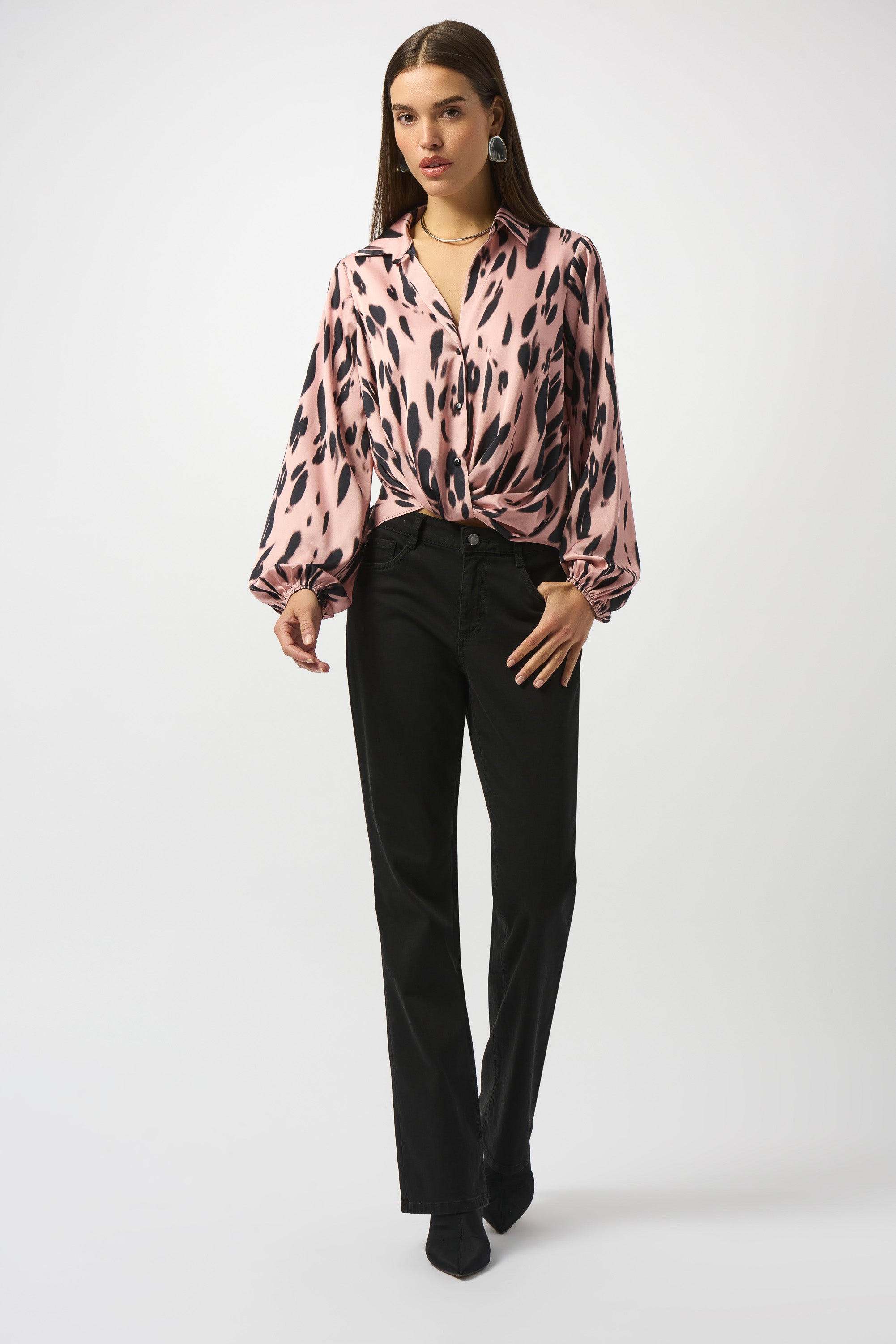 Shirt aus recyceltem Satin mit Tierdruck