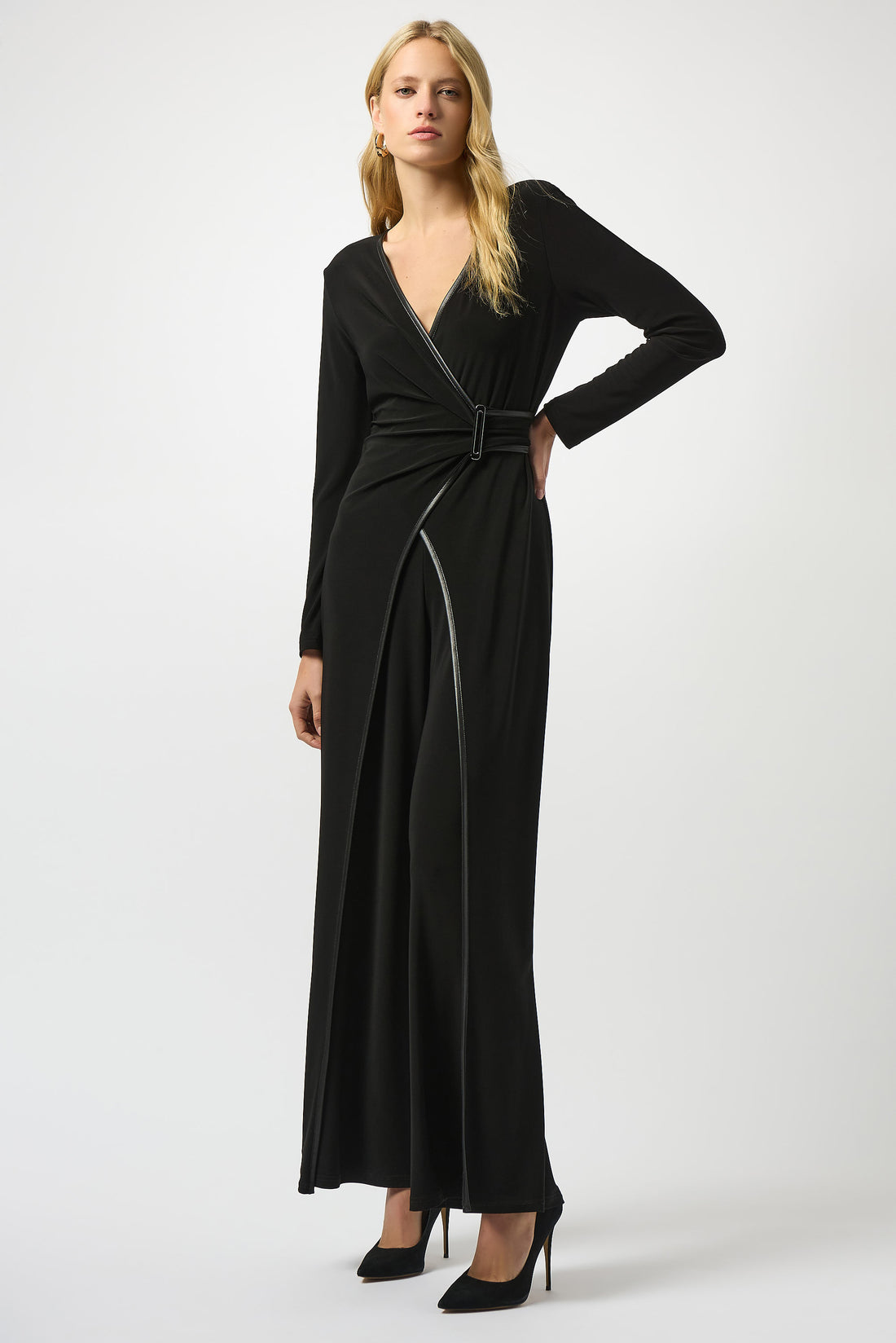 Jumpsuit mit weitem Hosenbein aus feinem Jersey und Kunstleder