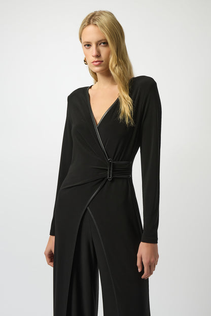Jumpsuit mit weitem Hosenbein aus feinem Jersey und Kunstleder