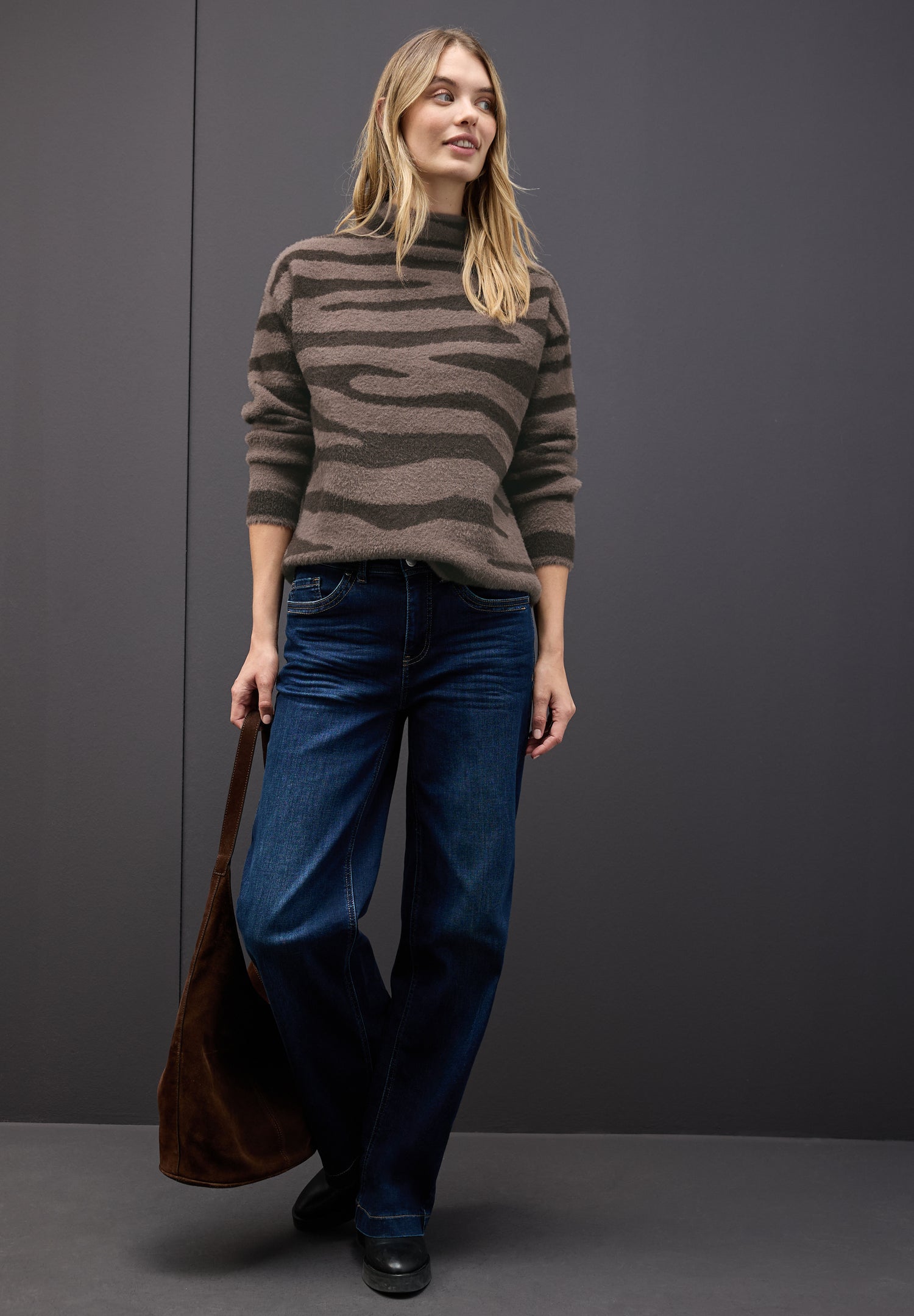 Street One Damen Jacquard Sweater Turtleneck Animal Print Kuschelig