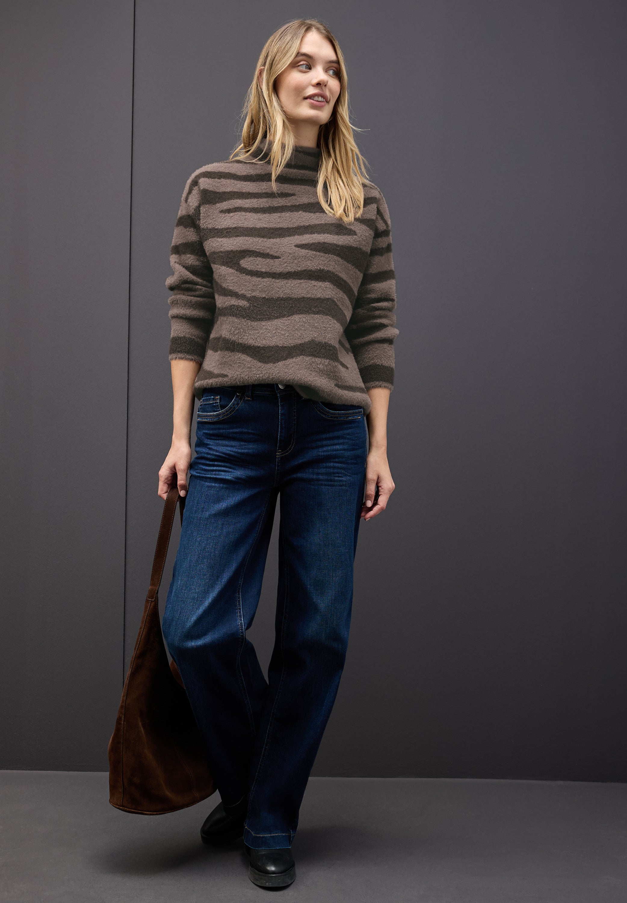 Street One Damen Jacquard Sweater Turtleneck Animal Print Kuschelig