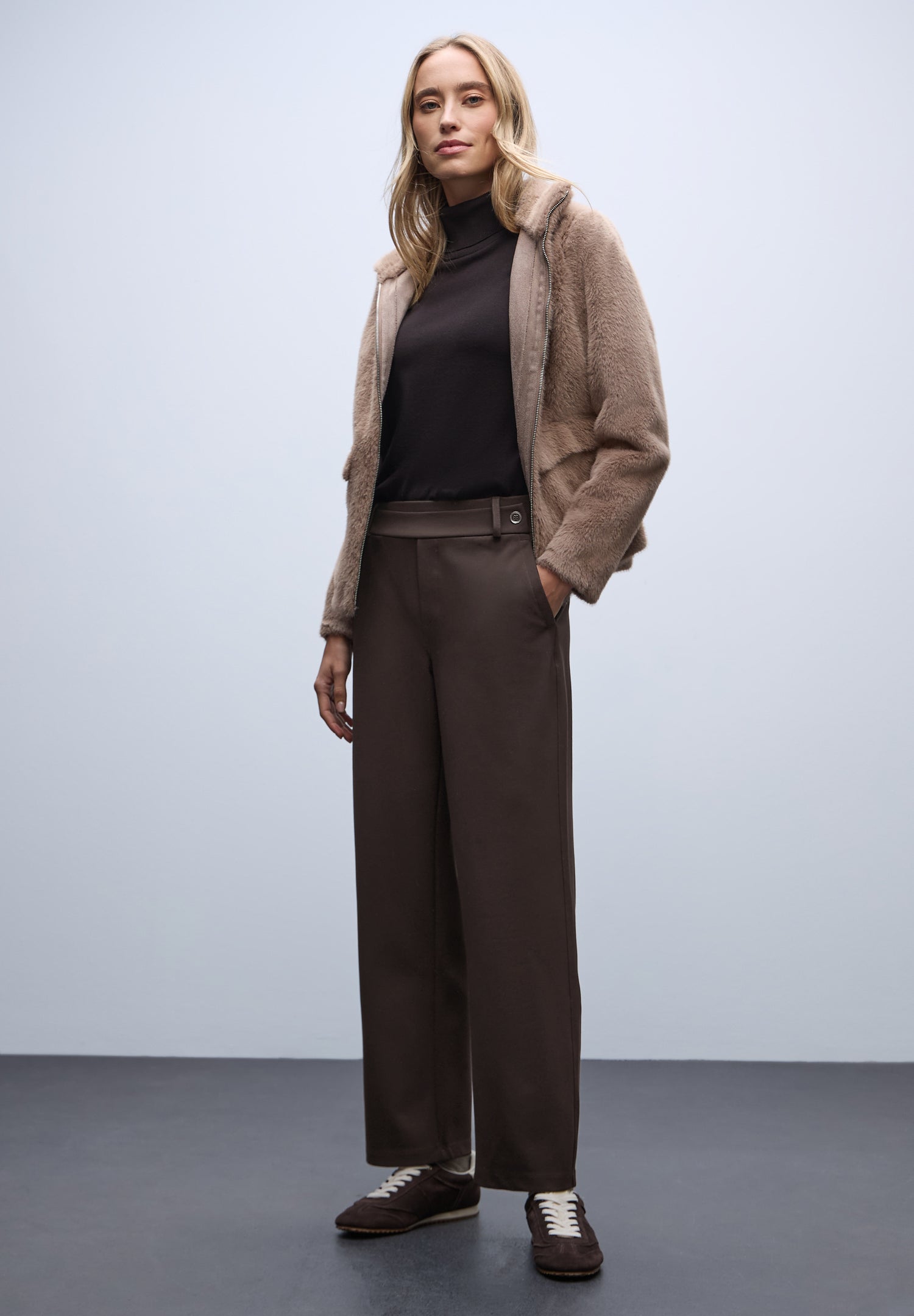 Street One Damen Straight Leg Hose Knopfdetail Stretchanteil